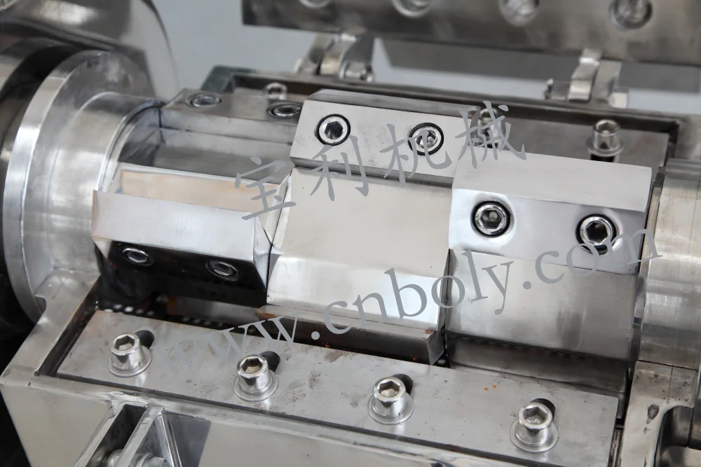 Factory directly price chilli  coarse crusher small size material grinding machine