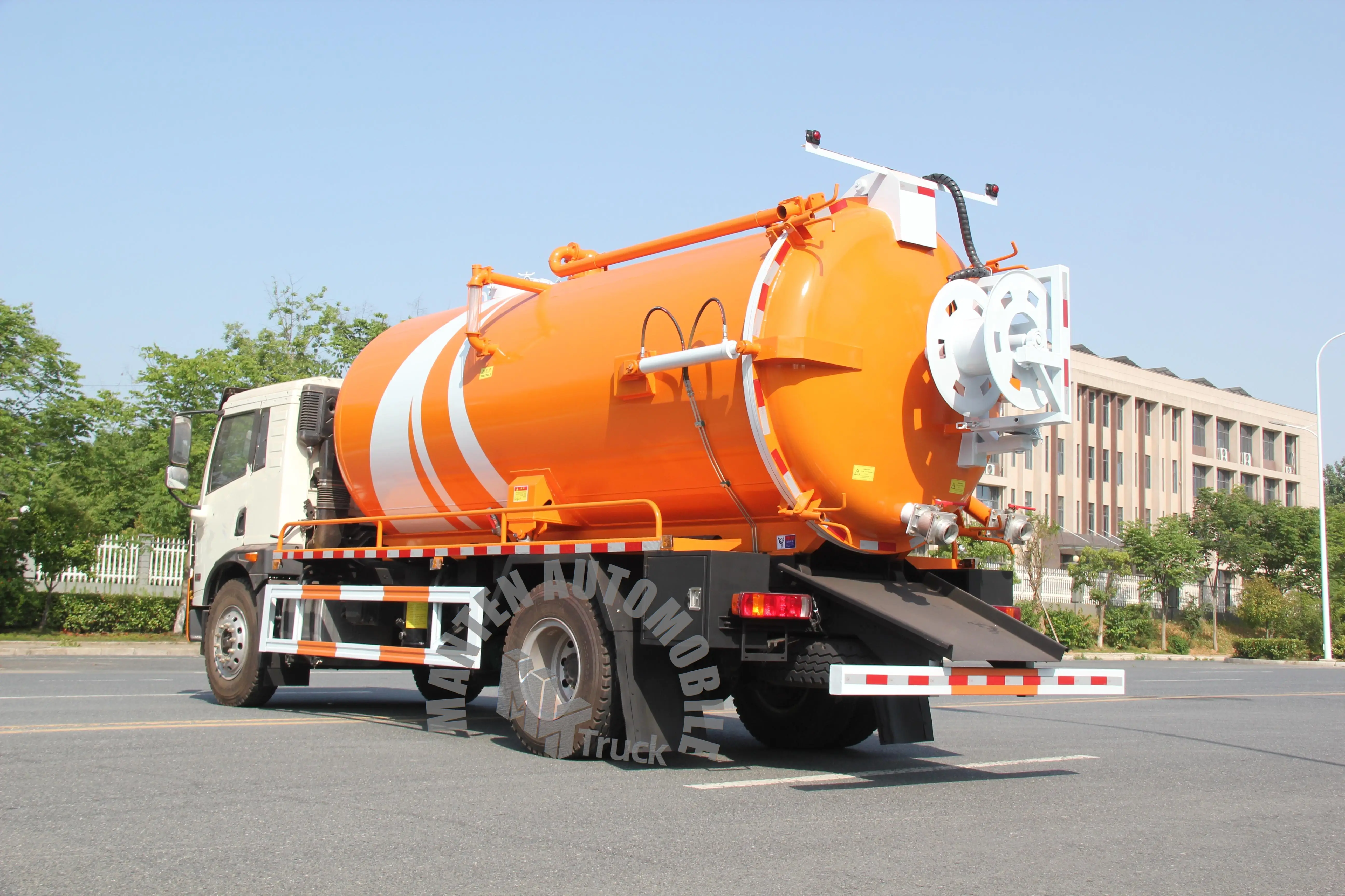 suction sewage truck(4).jpg