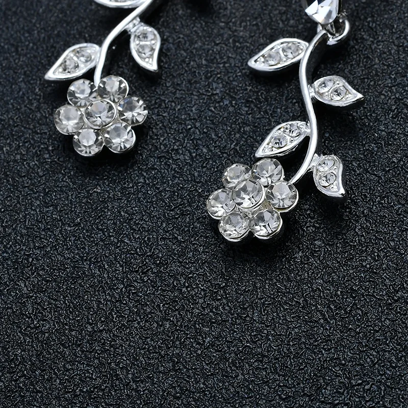 Wholesale Fashion Accessoires Silver Flower Earrings And Necklace Jewelry Set For Women
