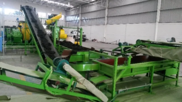 Crumb Rubber Making Machine Rubber Cracker Mill Waste Tire Recycling Line(XKP-560)