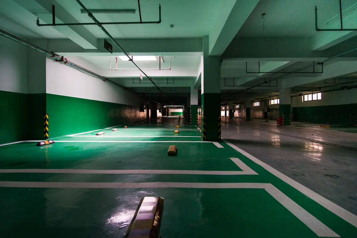 Nice price self-leveling epoxy floor paint for parking lot and factory floor with resistance to chemical and oil