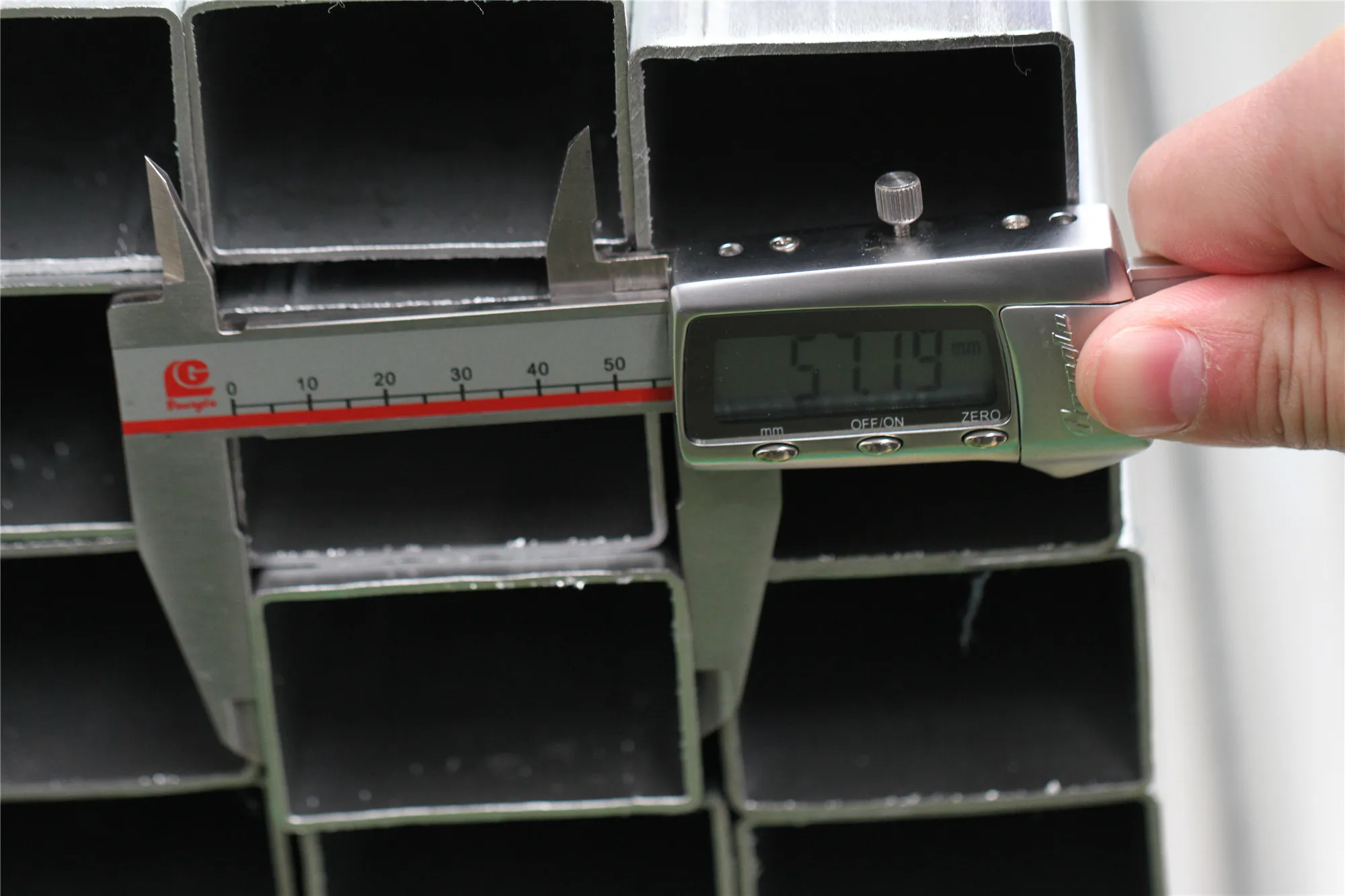 Factory Direct Selling Galvanized Square Steel Pipe 2.5X2.5 Galvanized Steel Square Tubing 4 X 4 Inch Square Steel Tube