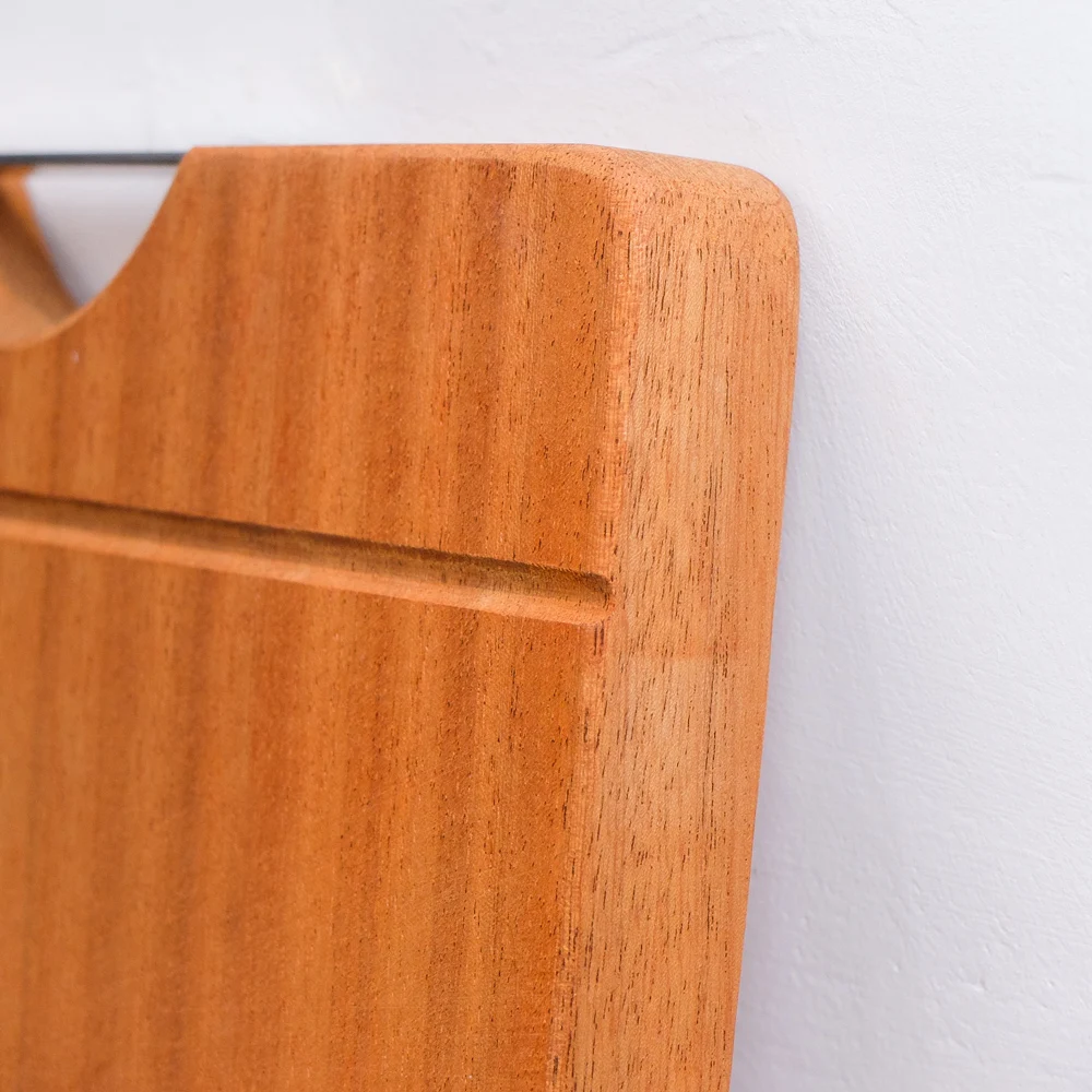 Aesthetic Luxury Wholesale Non Slip Unfinished Antique Raw Red Beech Wood Stand Food Cheese Serving Cutting Board with Handle