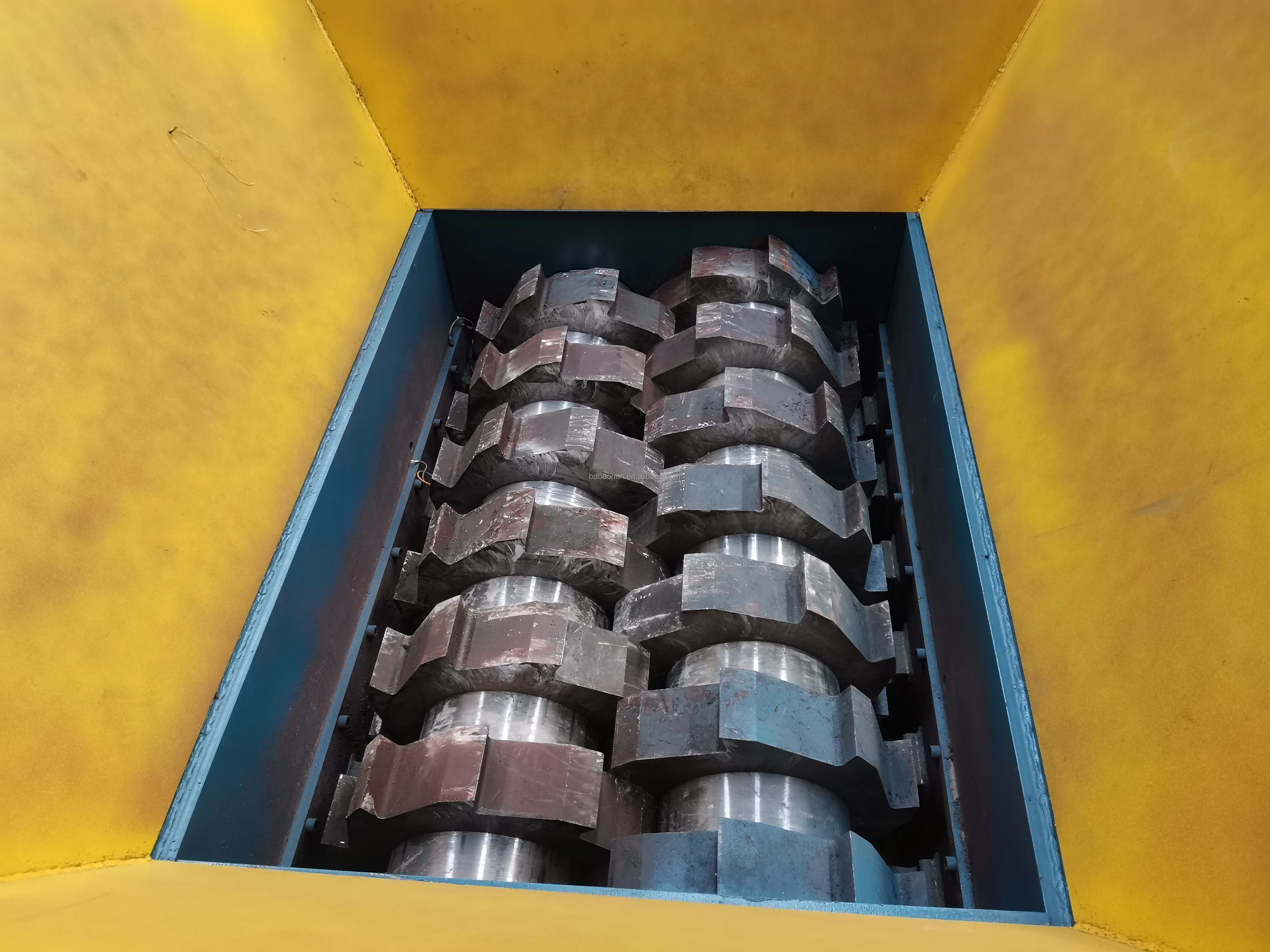 OEM Double Shaft Scrap Engine Metal Crusher Used Car Shell Shredding Waste Metal Shredder Machine For Sale