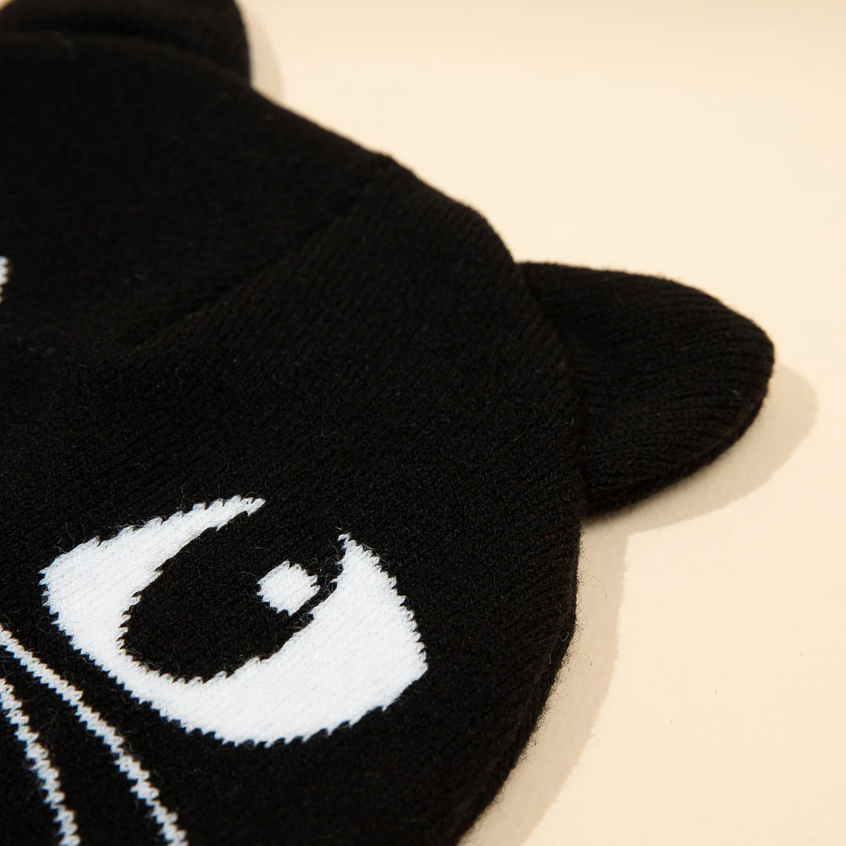 2025 Good Selling Threads Funny Versatile Thickened Breathable Cute Black Cat Knitted Hat with Ears