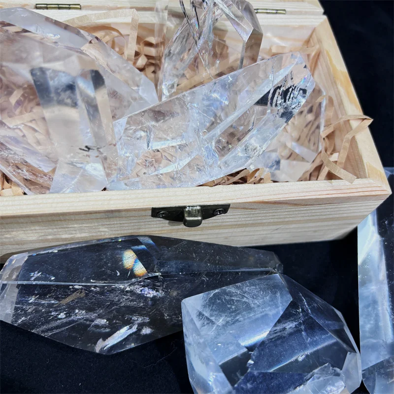 Wholesale High Quality Natural Amazing Quality Free Form Clear Quartz For Clean and Healing