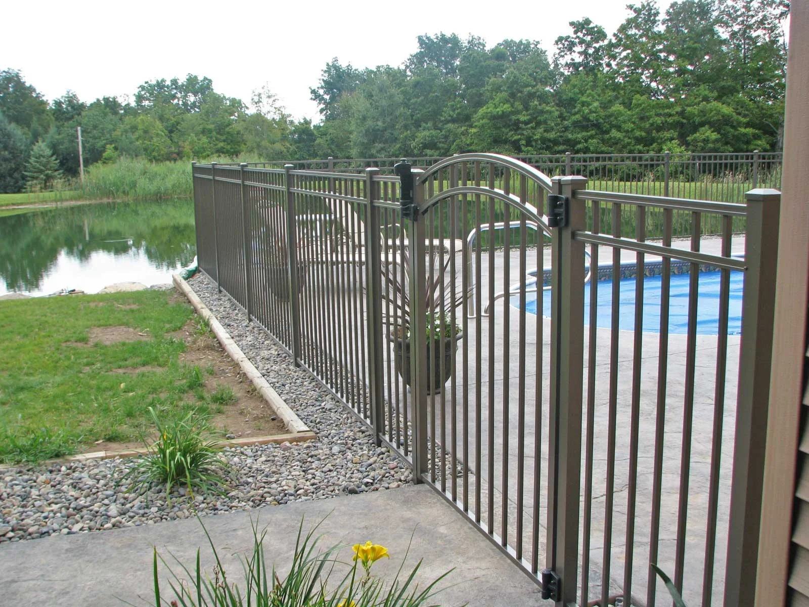  Заводская цена оцинкованный стальной декоративный забор кованые железные заборные панели с сертификатом ISO