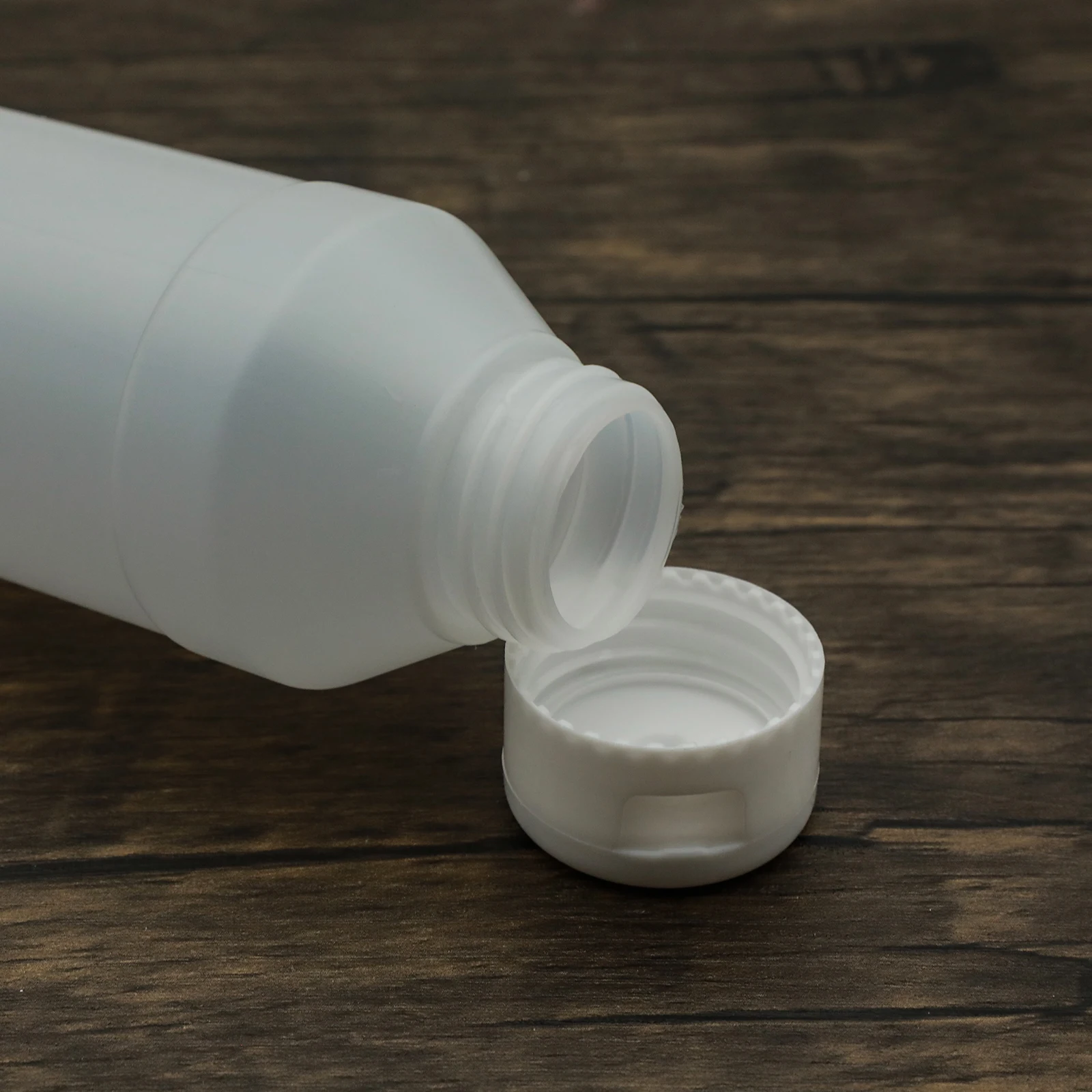 Manufacturers supply 250ml Plastic Bottles PE Plastic Bottle
