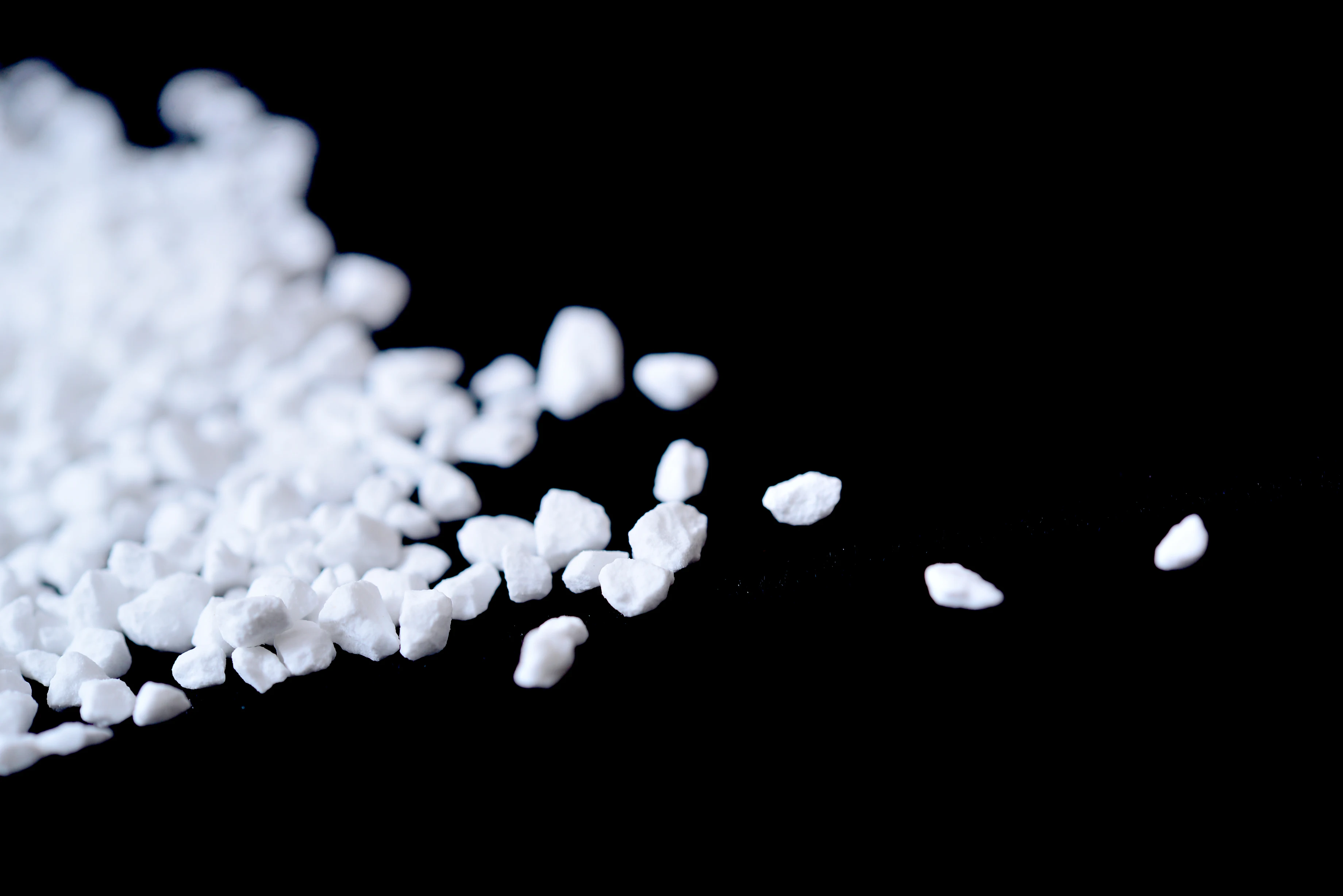 J10233 bulk 3-in-1 granular chlorine 50 kilogram bucket chemical formula 90 chlorine granular