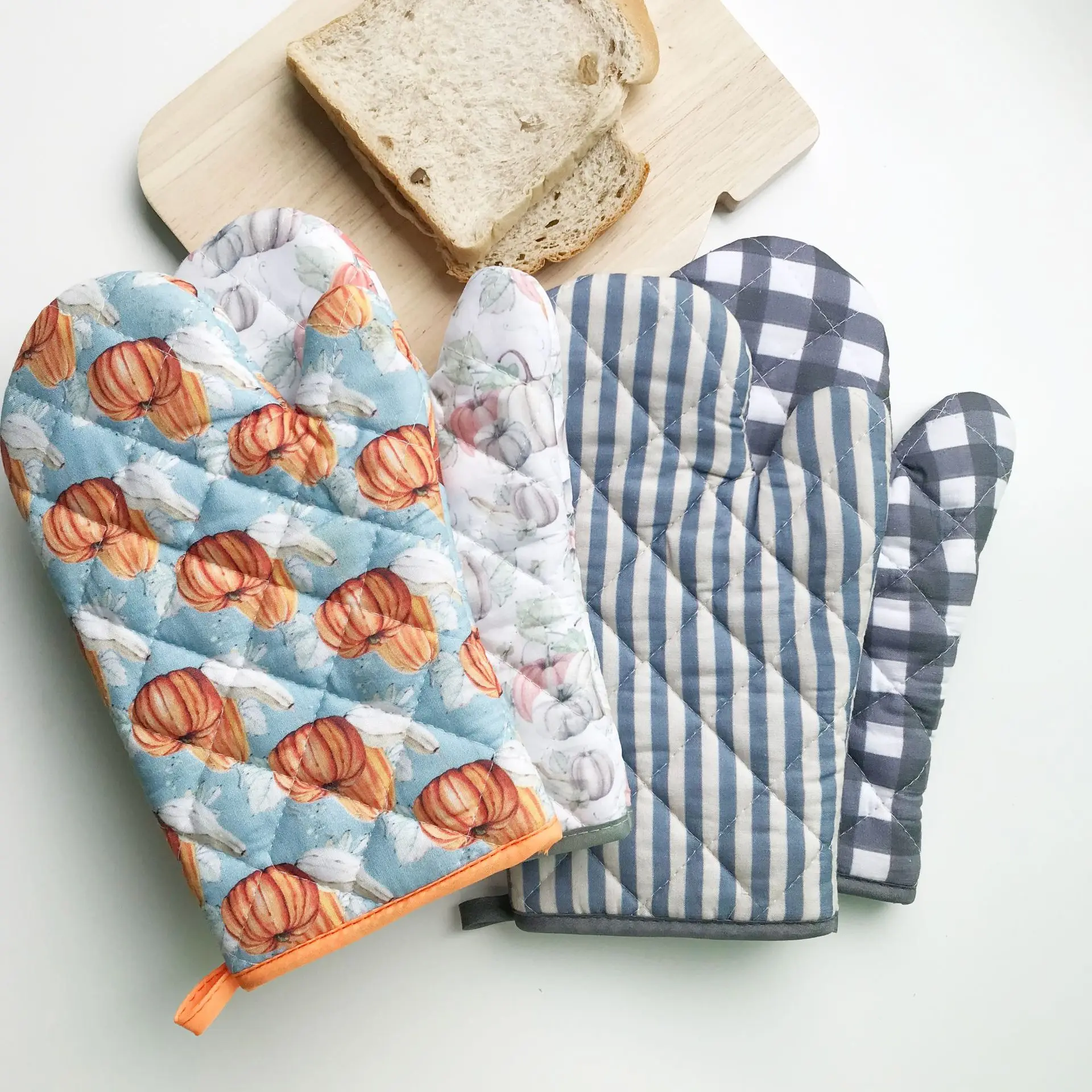 Thick insulation oven baking wear-resistant microwave oven gloves kitchen anti-scald gloves Spot goods Bakeware