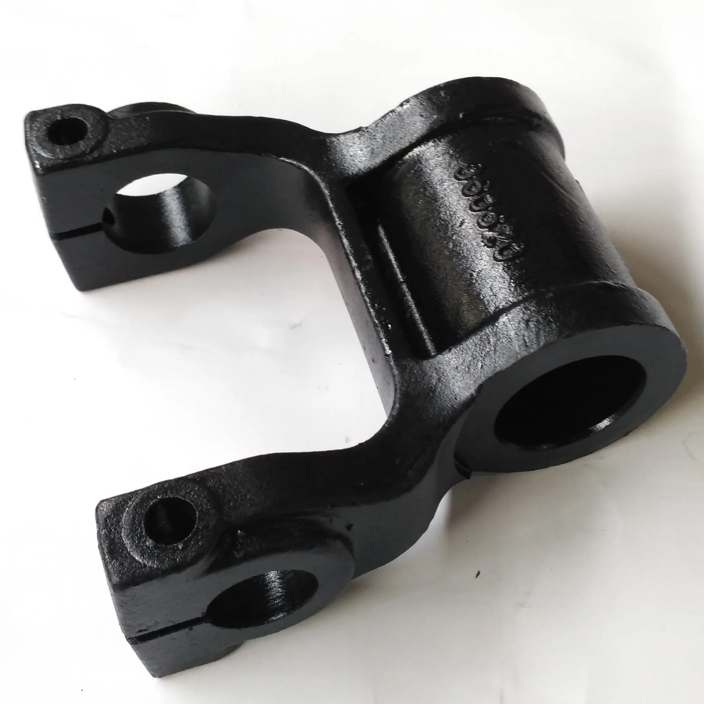 F/FL -Volvo heavy duty Truck Suspension Front Spring Shackle 1590360 1586442