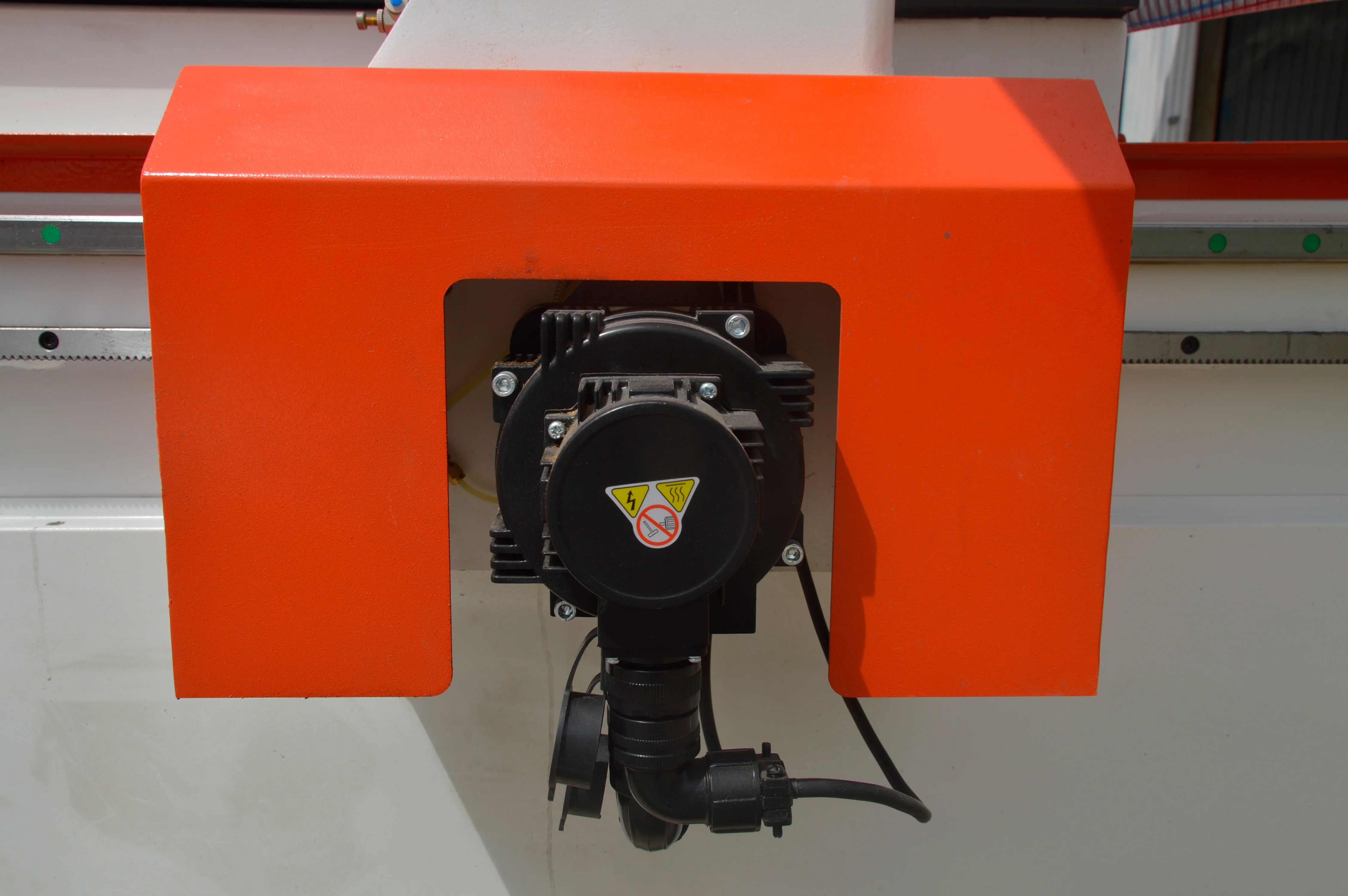 4-й осевой ATC фрезерный станок с ЧПУ 4-6 бит с вакуумным столом 4 зоны