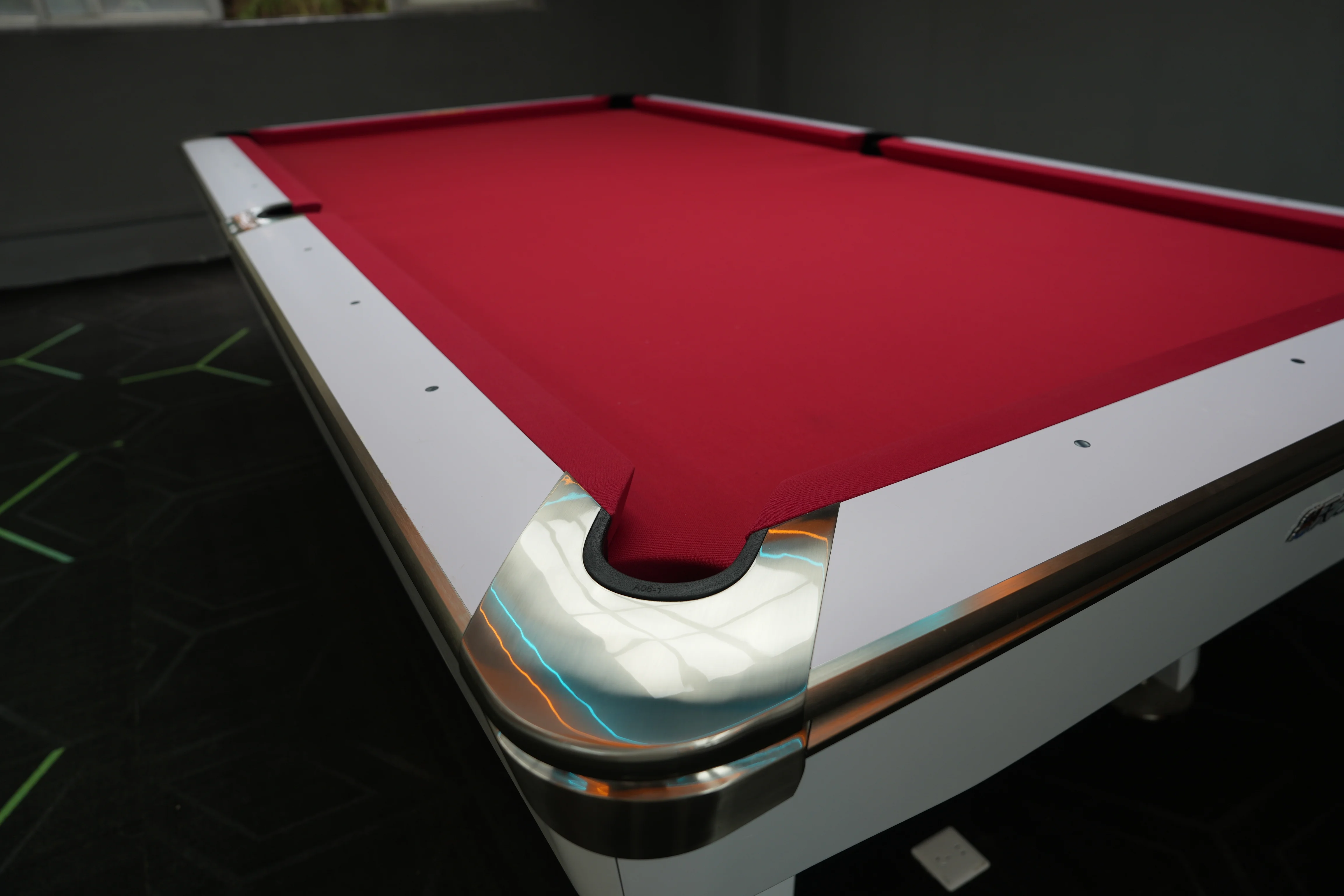 Modern 4-in-1 Professional Indoor Pool Table Solid Wood Slate Billiards Custom Size 9Ft Cushions Made Rubber Sports Leg Metal
