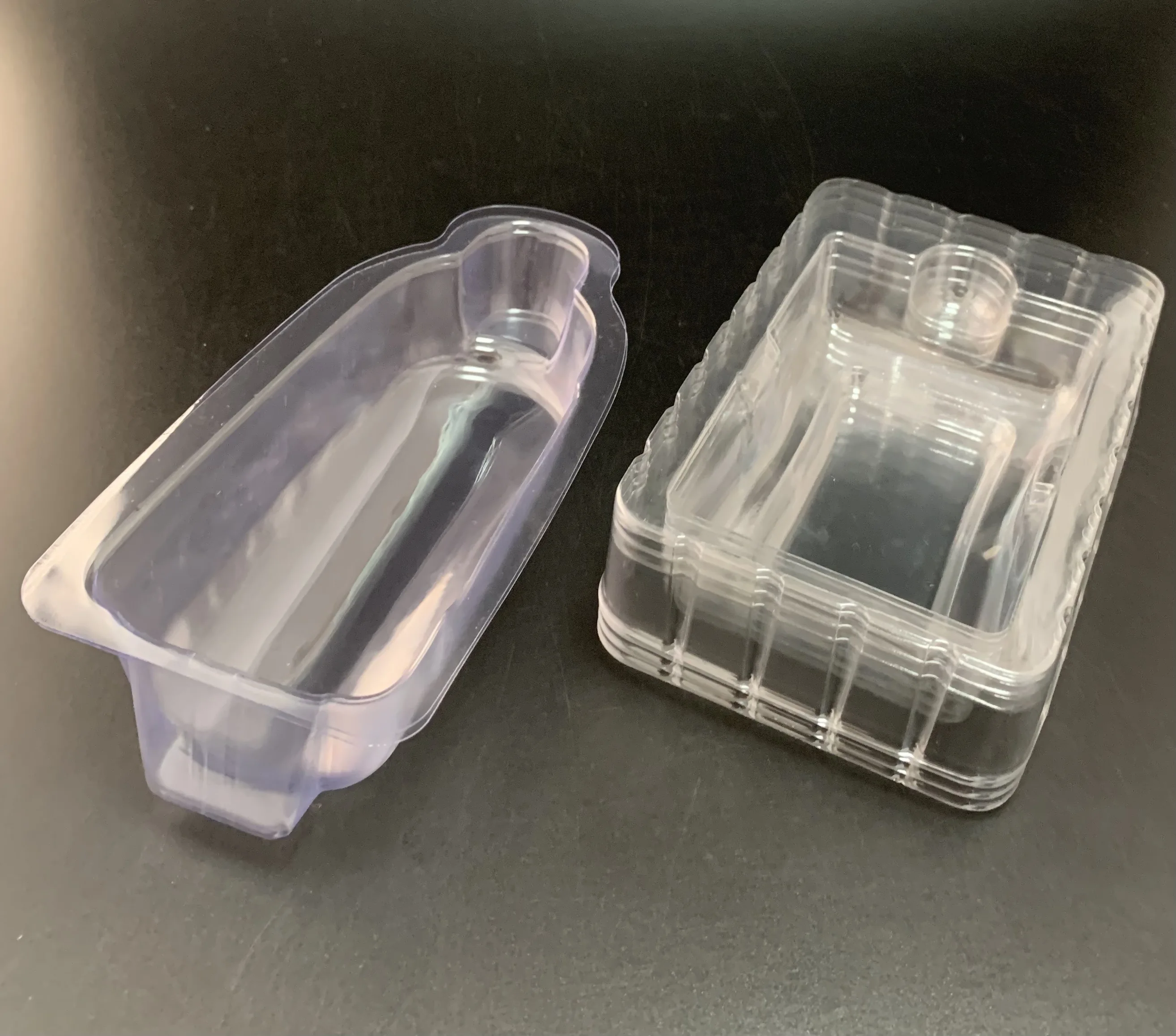 Customize PVC/PS/PET vacuum-formed trays and transparent  packaging cases for digital electronic chargers.