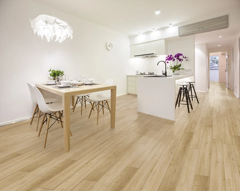 Modern Luxury Wood Grain Waterproof Indoor Click Lock Vinyl Plank Tiles for Floor LVT PVC SPC Flooring Living Room UV European