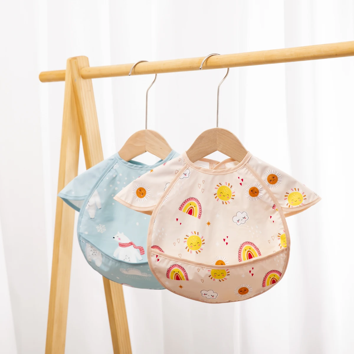 New Arrival Portable Polyester Twill Fabric TPU Bottom Little Flying Sleeves Waterproof Feeding Baby Bibs