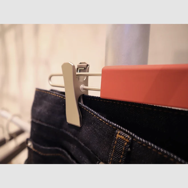 Small Lots 100 Pieces Available Non-slip Bulk Custom Wholesale kids Luxury Colors Resin Wood Coat Clothes Hanger With Grip Clip In Japan