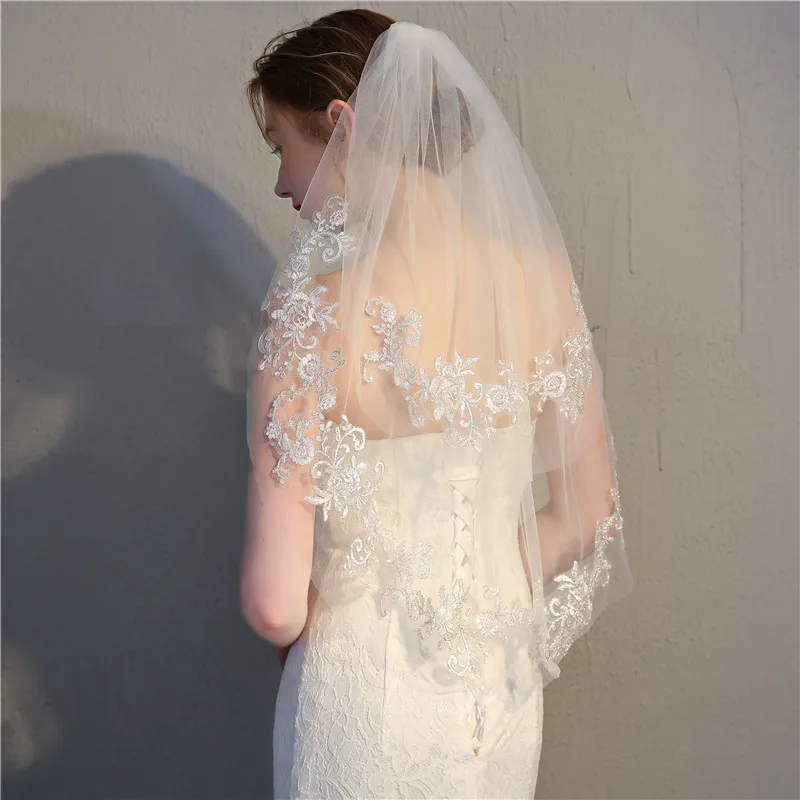 
soft tulle Silver Wire Bridal Veils 2 Tier lace fingertip wedding veils Short flush veils with comb 