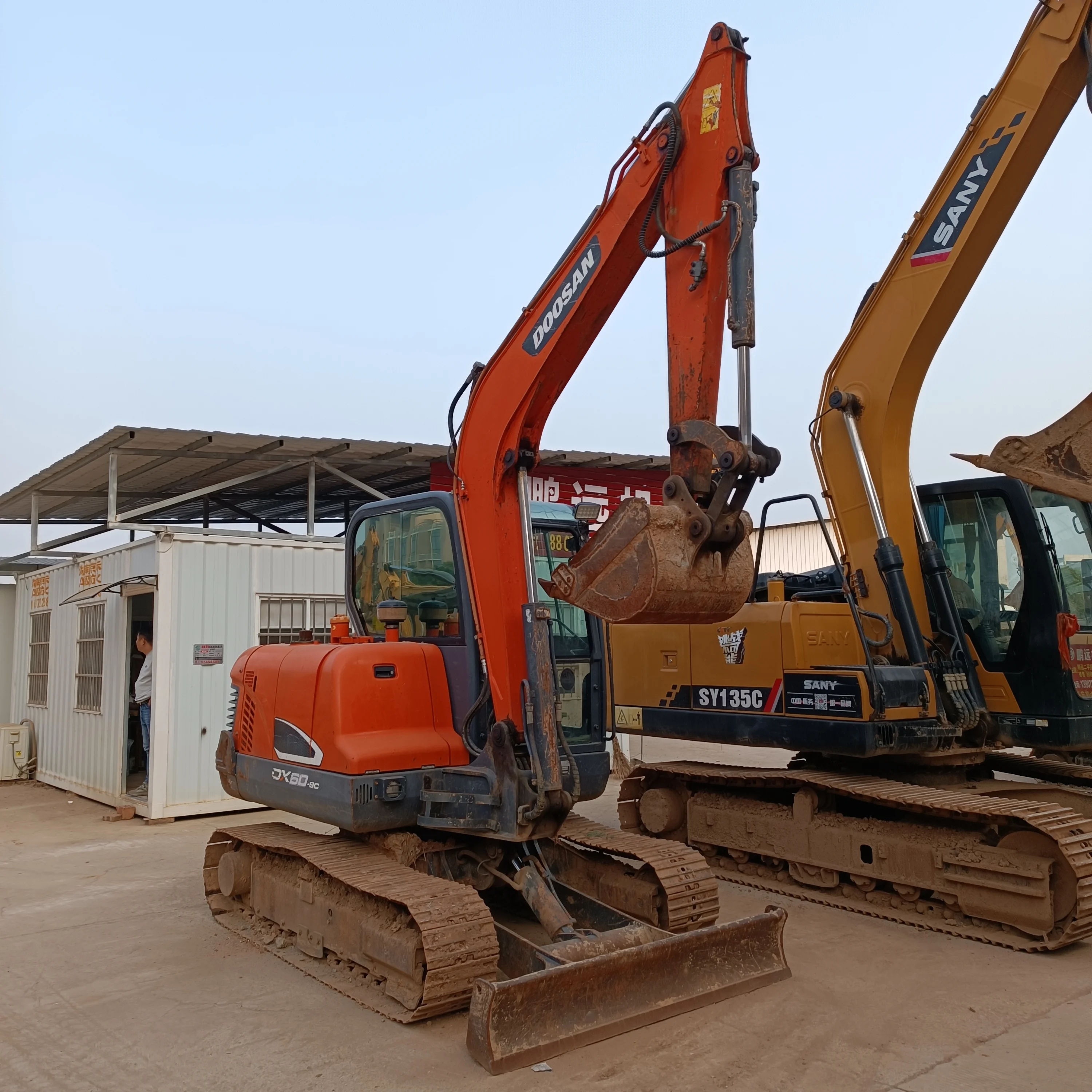 Used 6 Ton Mini Doosan 60 Excavator DX60-9C Crawler Moving Type Komatsu Bobcat Make Yanmar Engine Kawasaki Hydraulic PLC Gearbox