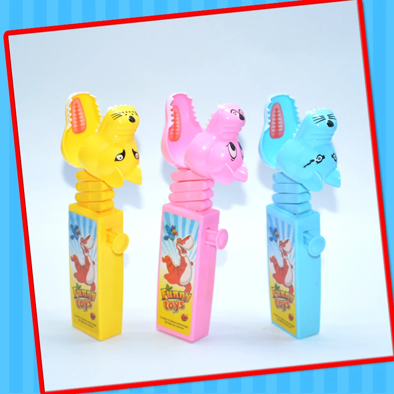 2020 new cheap toy candy wolf pliers toy animal with candy best selling in retail store