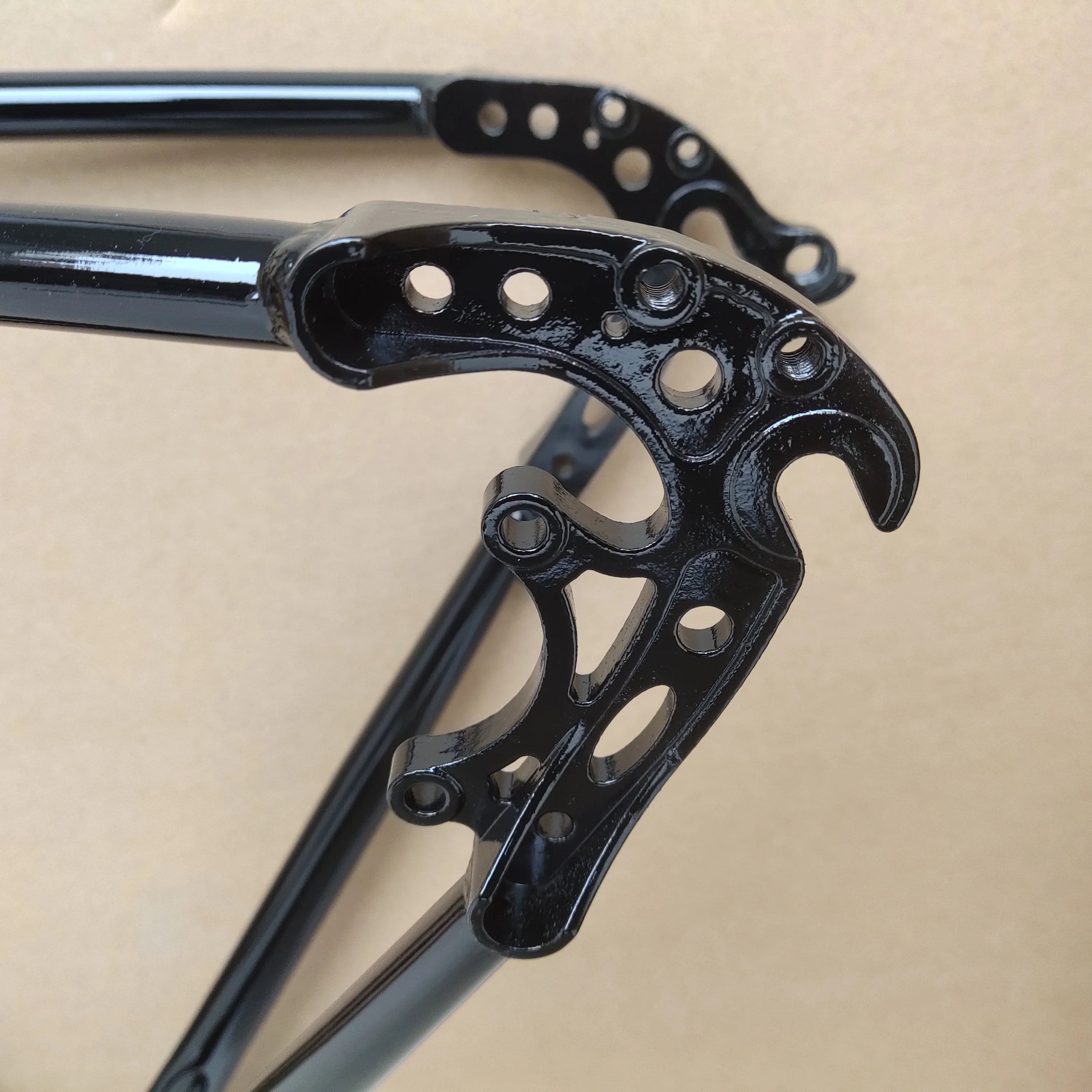 The latest carbon black 700c 4130 Alloy CRMO Steel frame with fork for assembling road bikes  or city bikes