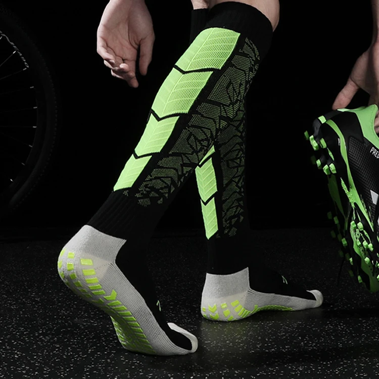 YILONG quality crew embroidery print compression men designer soccer sport anti slip custom football grip wholesale socks