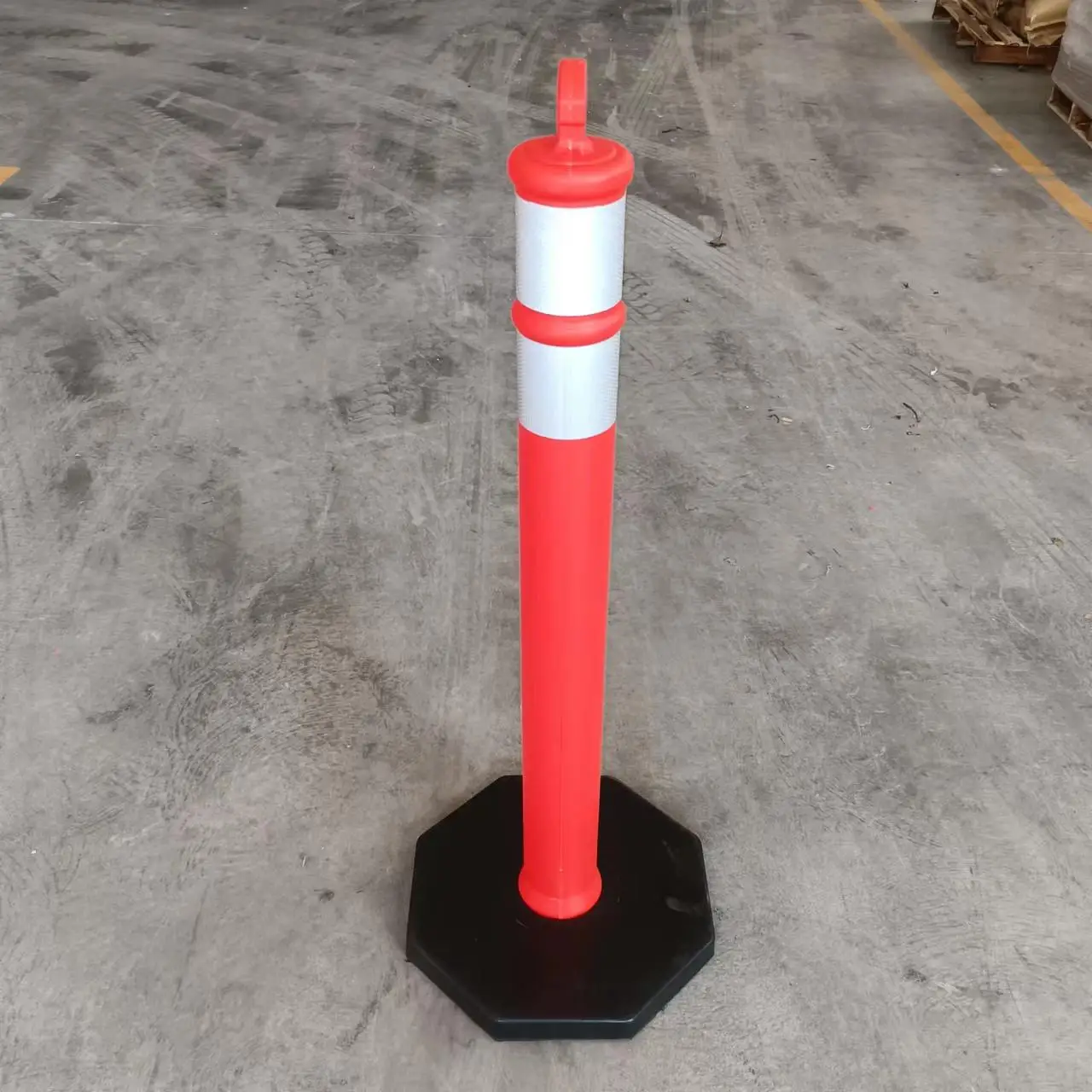 Дорожный конусный предохранительный барьер 42 дюйма с отражающими ошейниками и резиновой основой идеально подходит как стояночные стойки