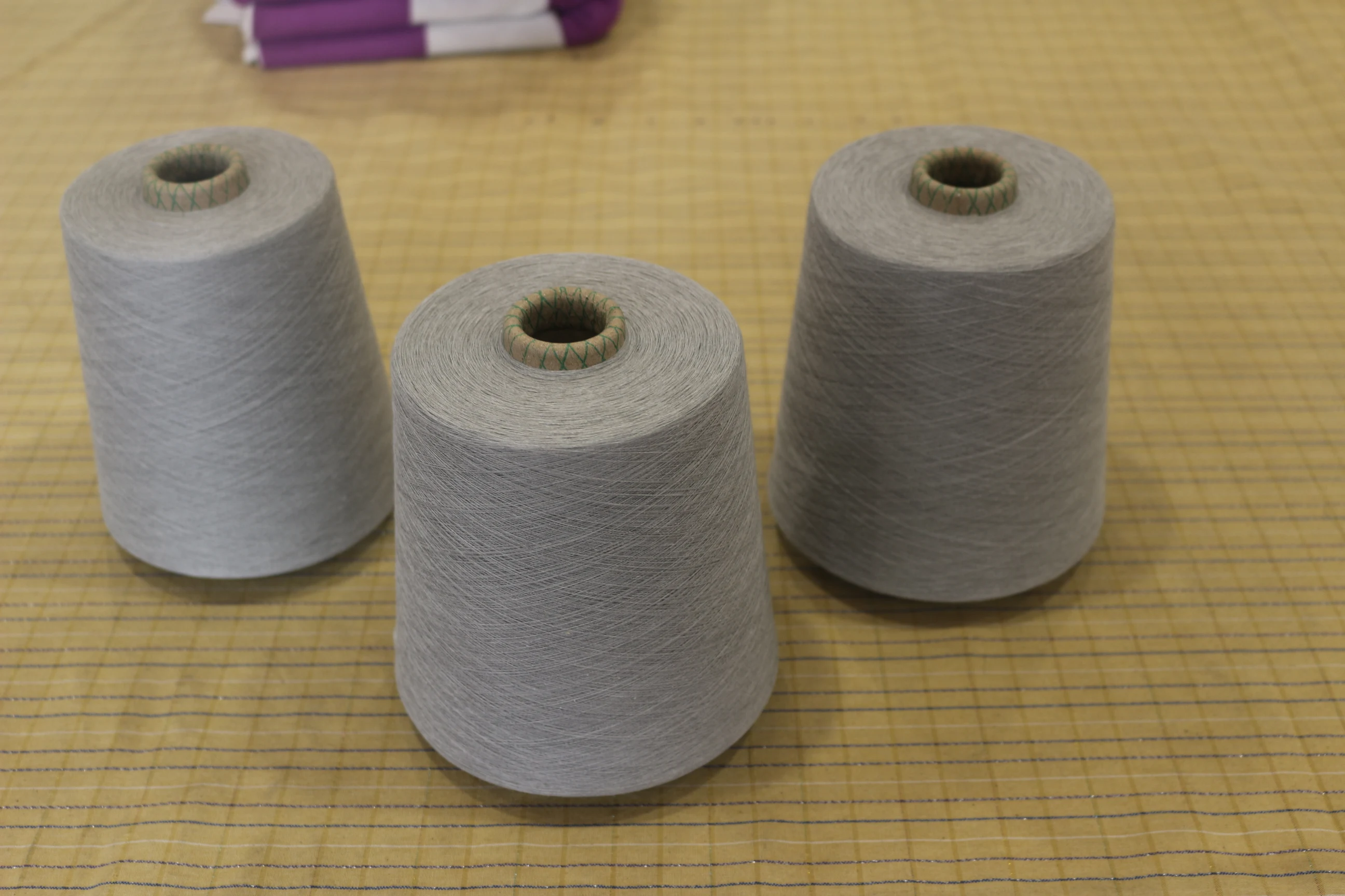 Проводящая швейная нить с серебряным покрытием