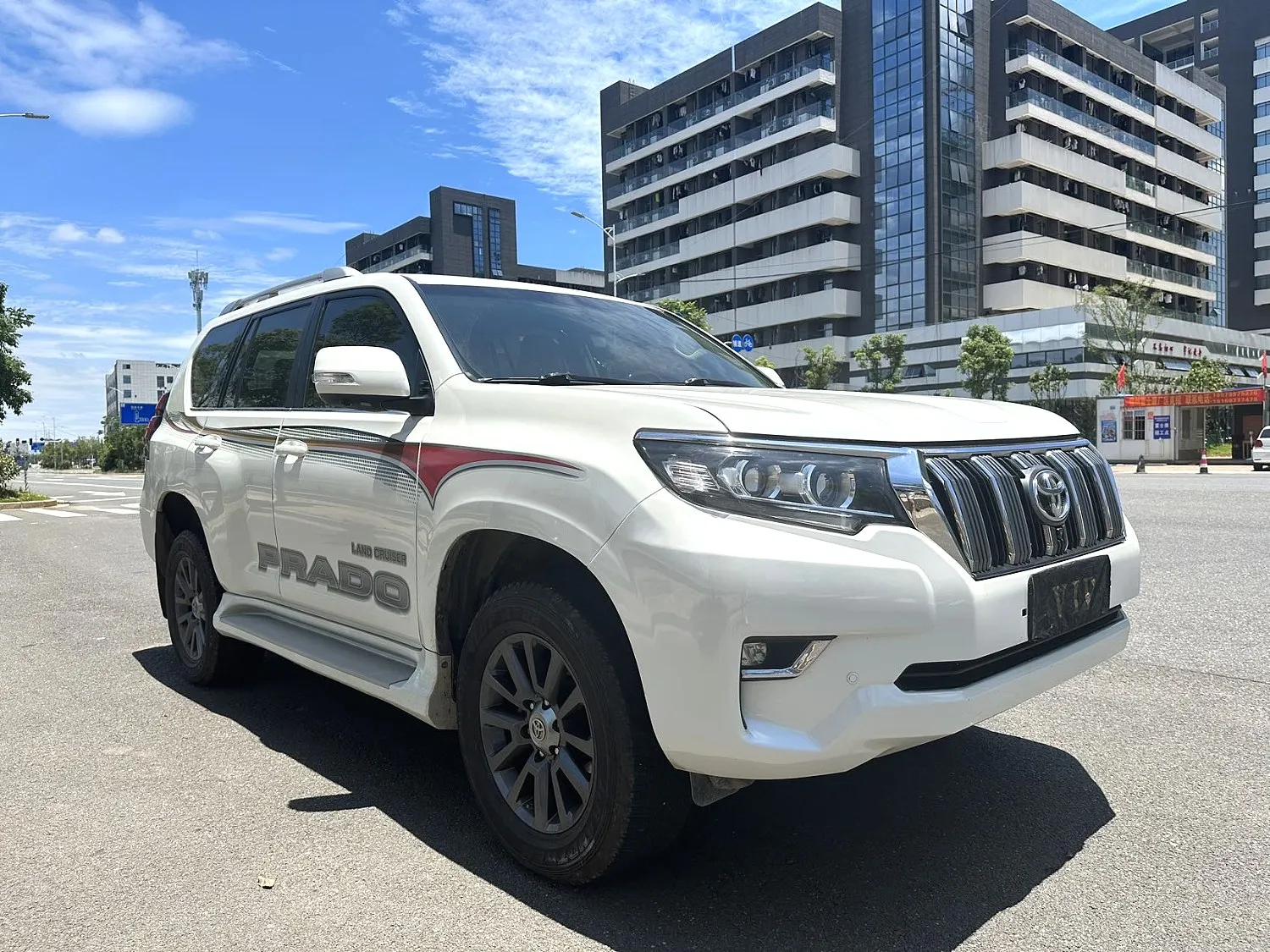 Toyota Prado 2016 4 0 л внедорожник с большим объемом самовсасывающий Подержанный автомобиль