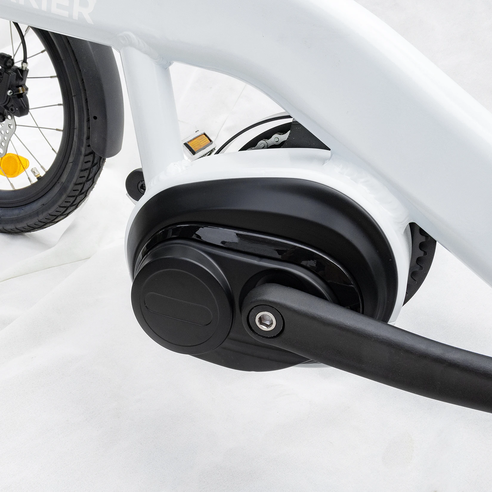 Inverted three-wheeled electric scooter rolleproof two wheels in front