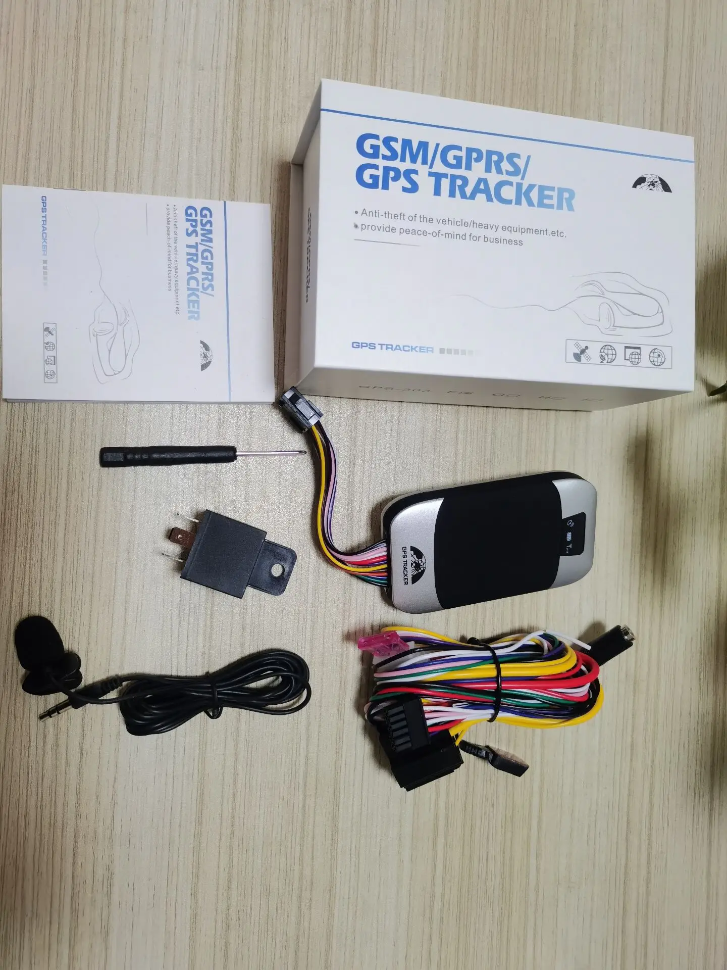 Hot real-time car tracker GPS 303F remote oil and power off Coban gps