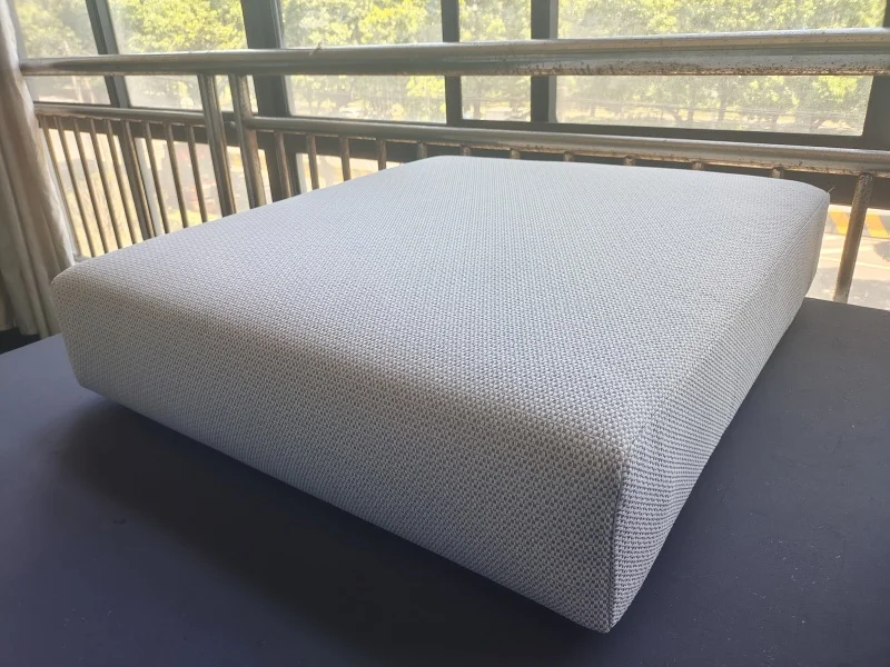 Lightweight Quilted Waterproof Camping White Seat Cushion Custom Olefin Zipper with Foam & Floor for Outdoor Activities