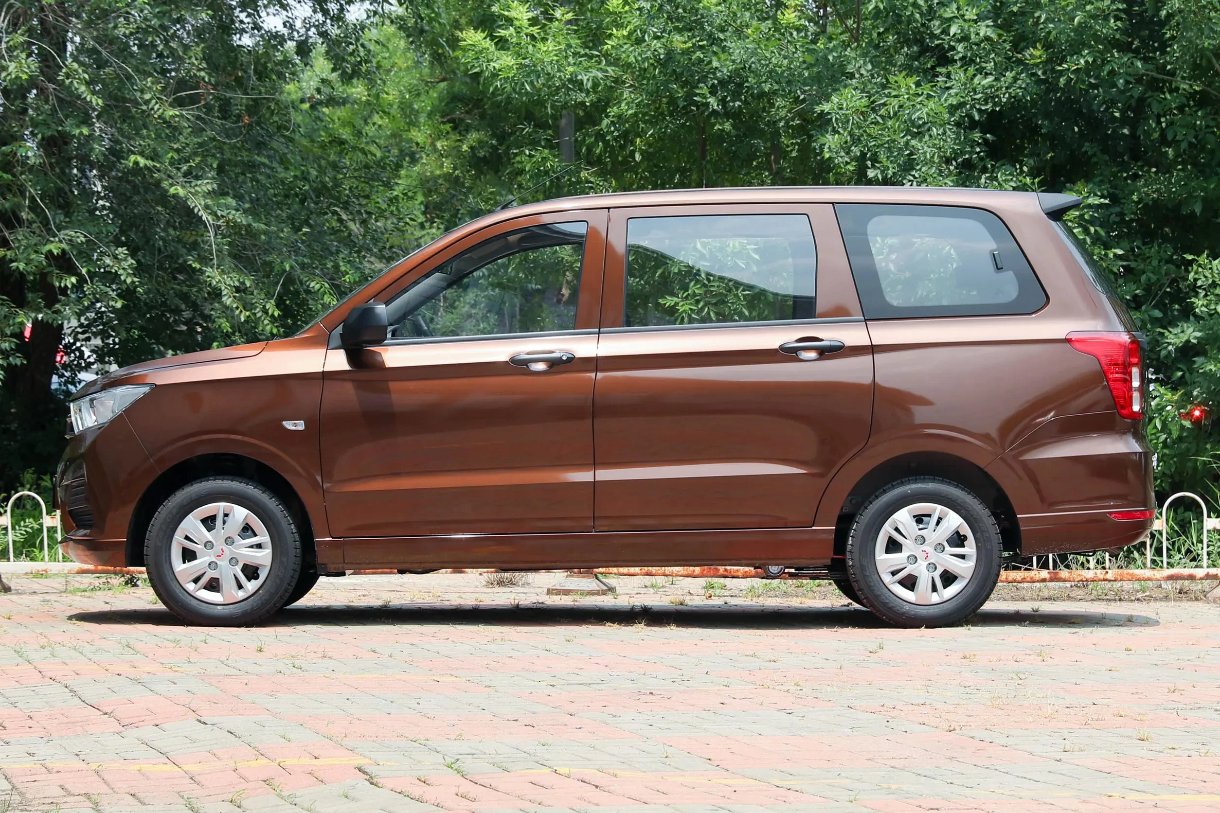 Китай Самый дешевый 5-дверный 5 7 8-местный пассажирский Автомобиль Mpv Wuling Hongguang Van продажа