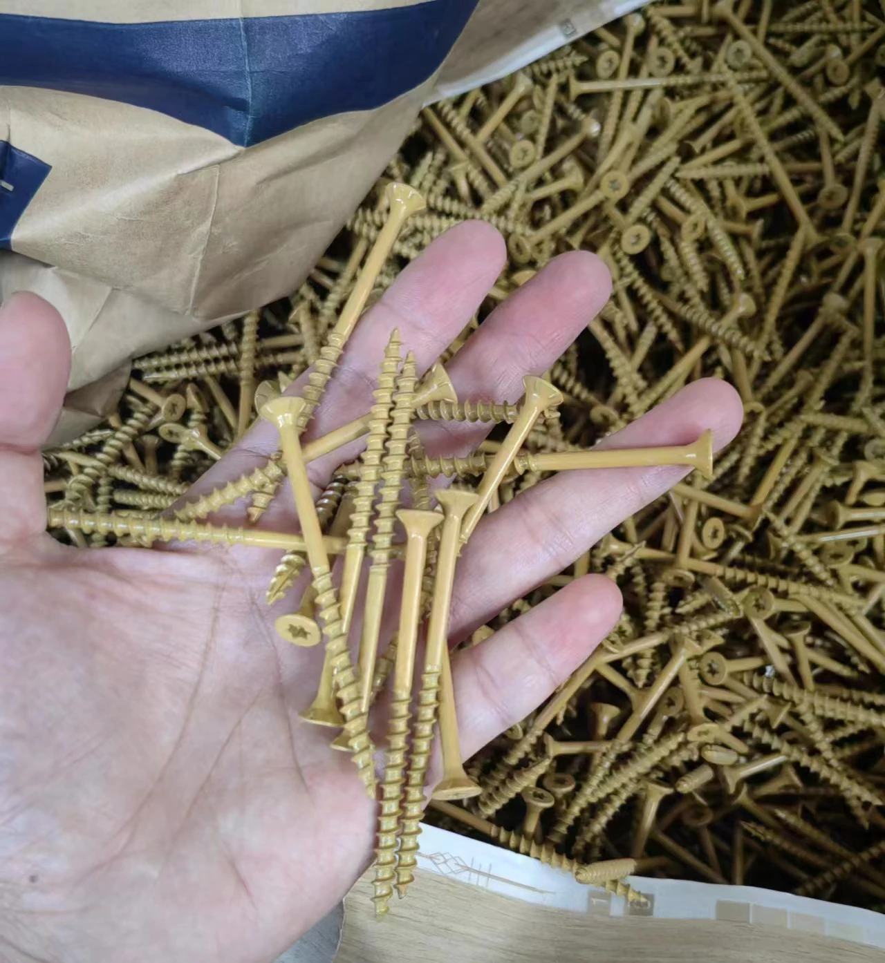 Customized #8*2-1/2 Coarse Thread Washer Head Pocket Hole Wood Screws With Lu Rust Treasure Torx Head Tapping Drive Screws