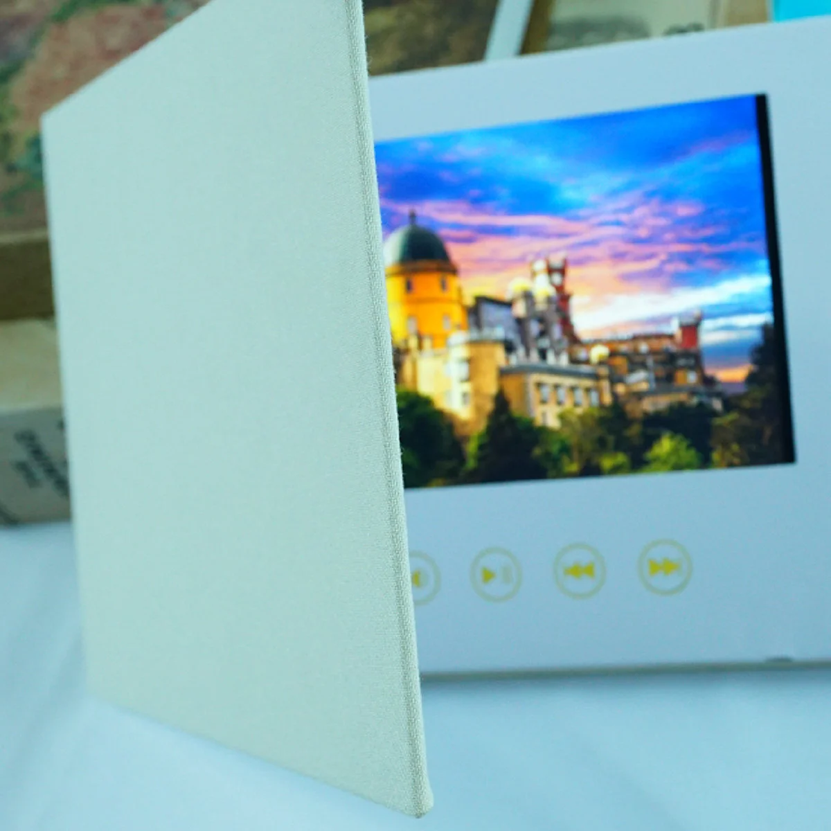 Льняная брошюра с ЖК-дисплеем