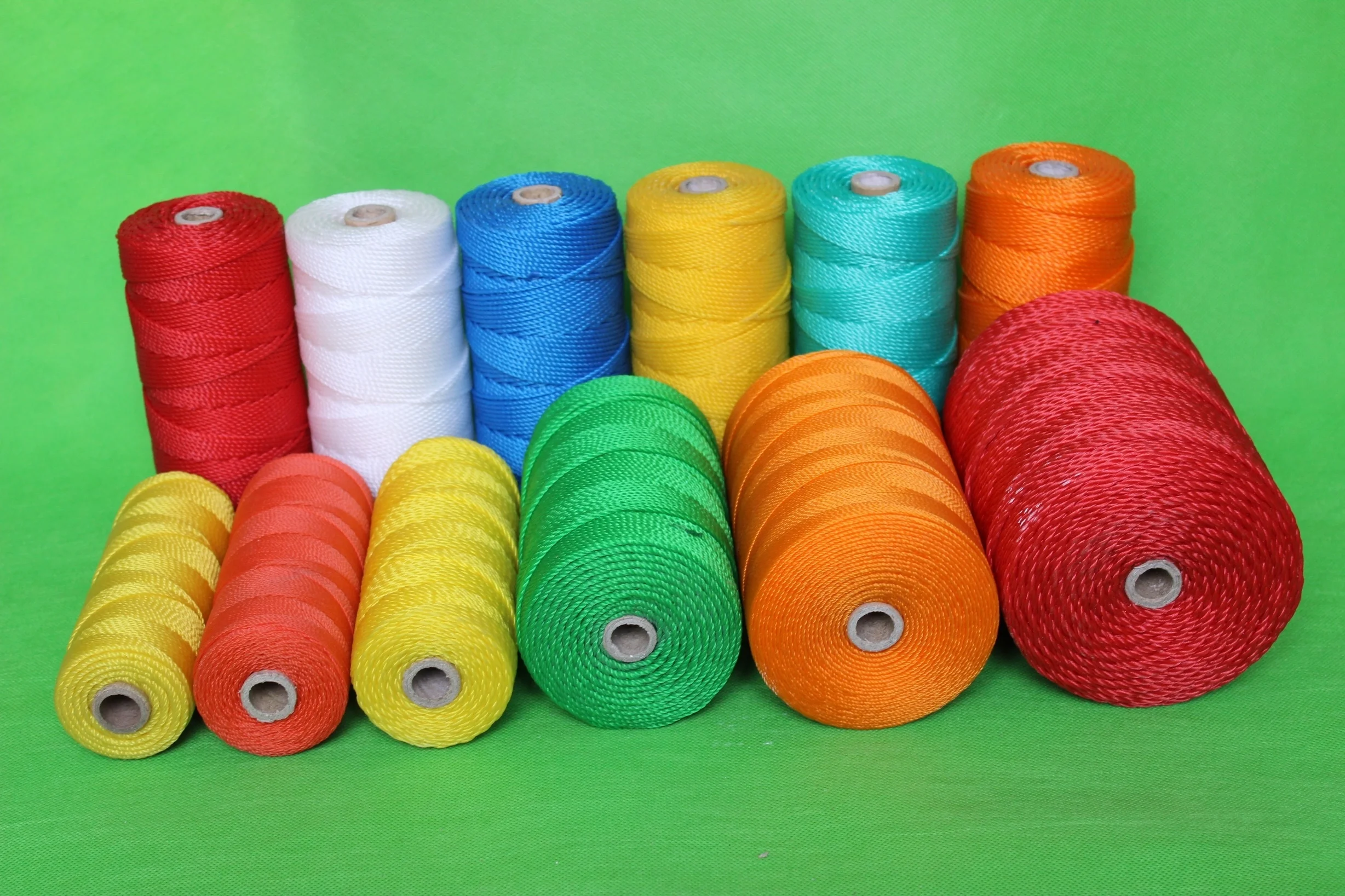 Hot sale 3 strands twisted high quality 380D/45ply 380d/30ply 380D/39PLY  pe fishing twine for hand fishing net trawl