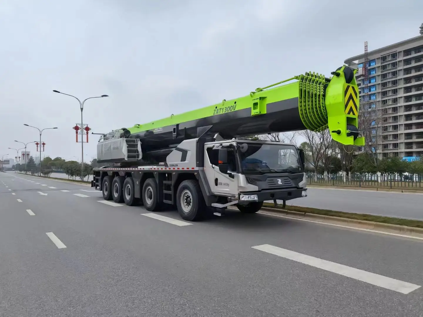Китай подъемная техника zoomlion пересеченной местности кран ZRT600