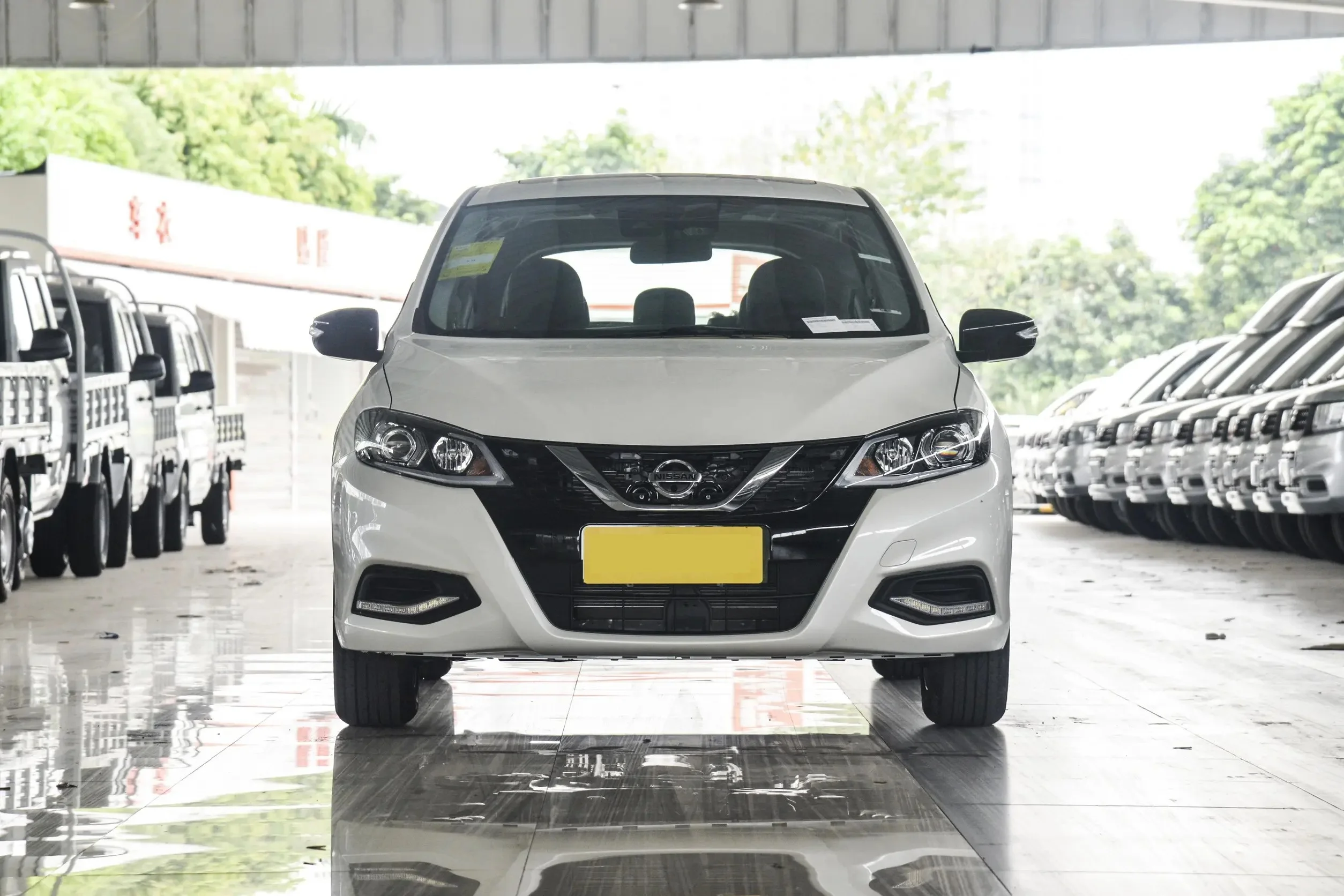 2024 Dongfeng Nissan TIIDA Hatchback 1.6L 122PS Sedan Gasoline Fuel Left Steering Five-Door Five-Seat Leather Manual Gearbox