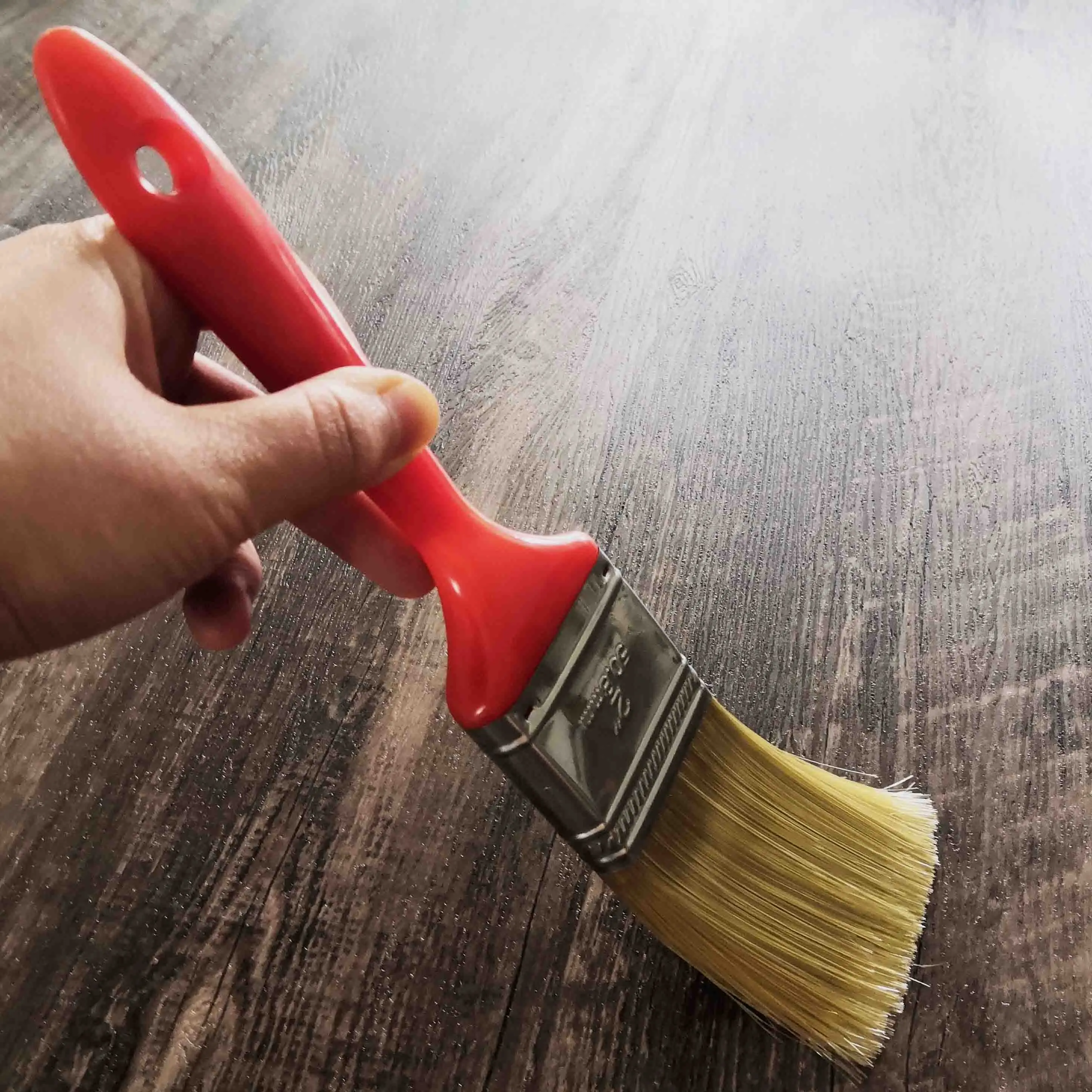 Customized 2.5inch 100% Polyester Plastic Red Handle Flat Paint Brush