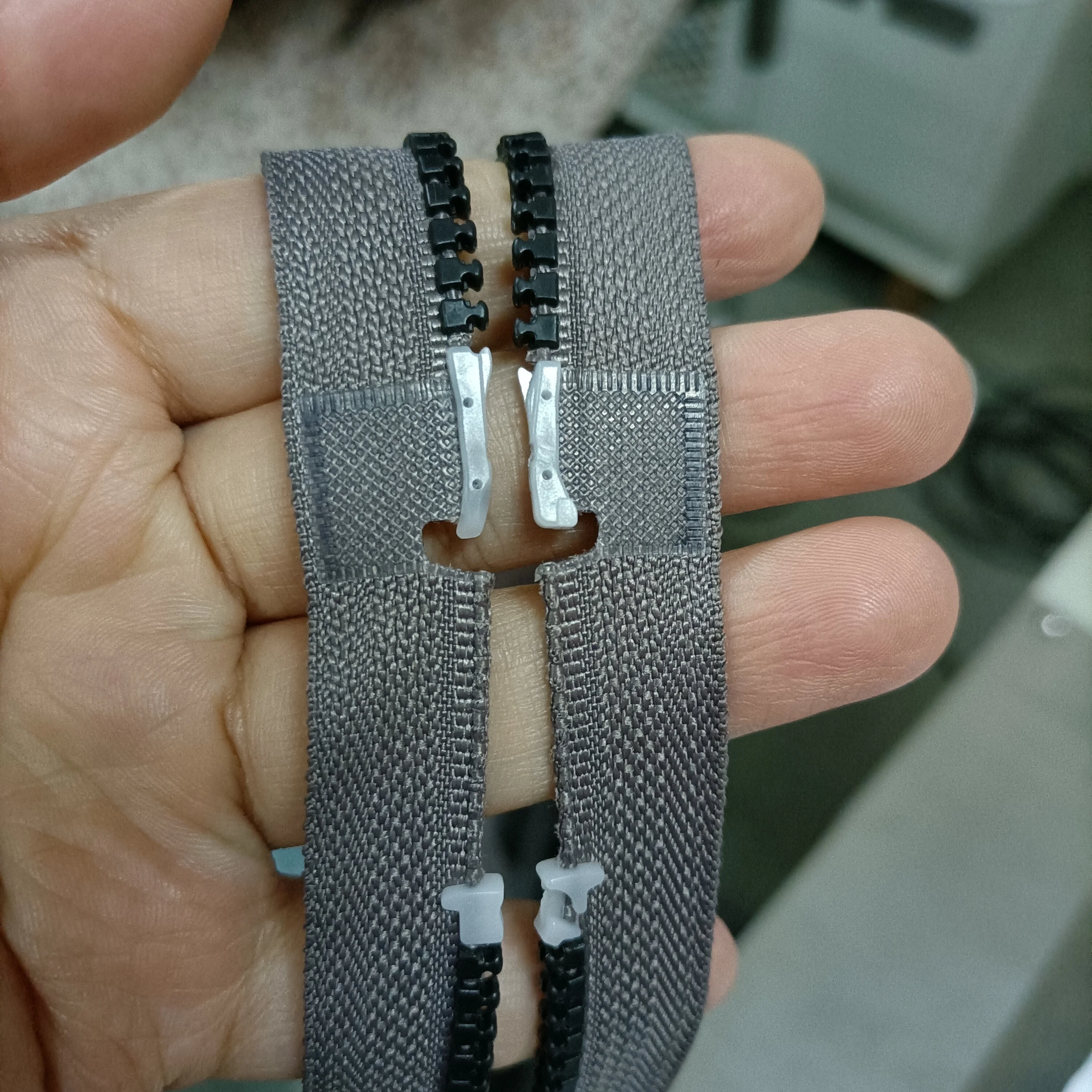 China manufacturer plastic zipper injection mould for pin-box / bottom stop / top stopper injection