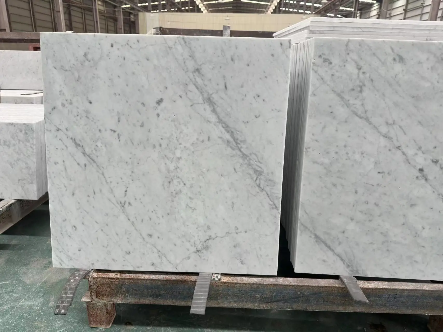 Factory Direct Wholesale Natural Stone Carrara White Marble Tiles for White Marble Flooring Wall Cladding Design