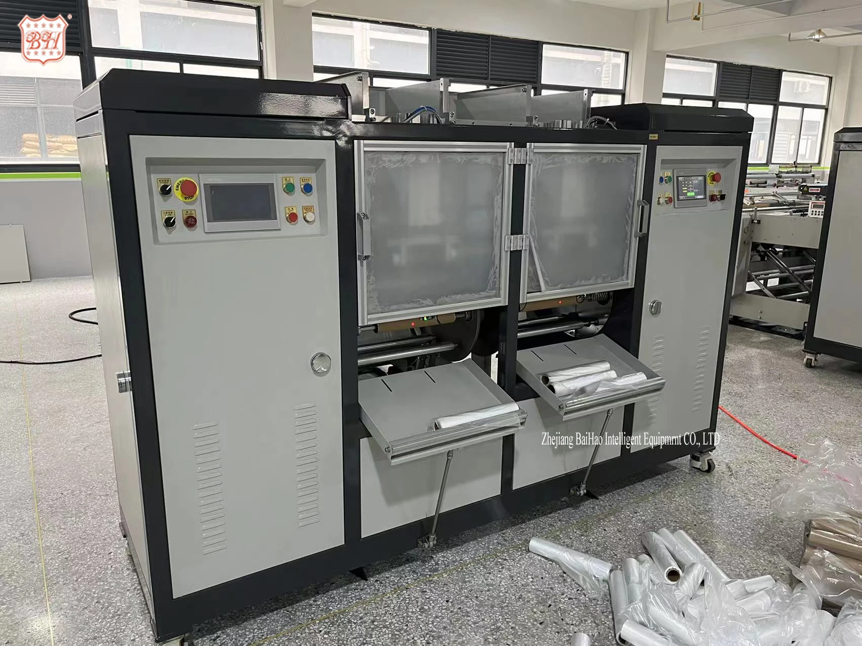 Double Line Degradable Vegetable Fruit Plastic Bag-on-Roll Machine with Paper Core