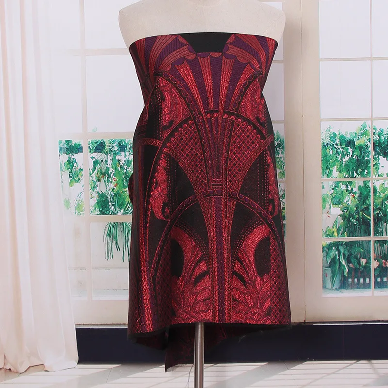 Жаккардовая ткань с геометрическим рисунком для костюма