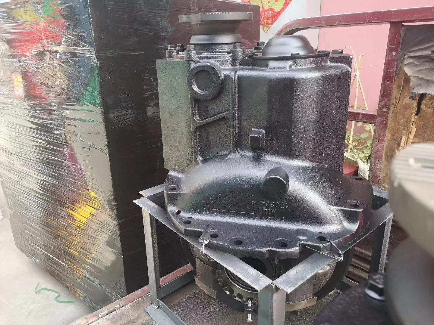 SHACMAN Truck bridge box Truck spare parts Middle axle rear axle AC16axle wg9981320436 HOWO Inter axle differential housing