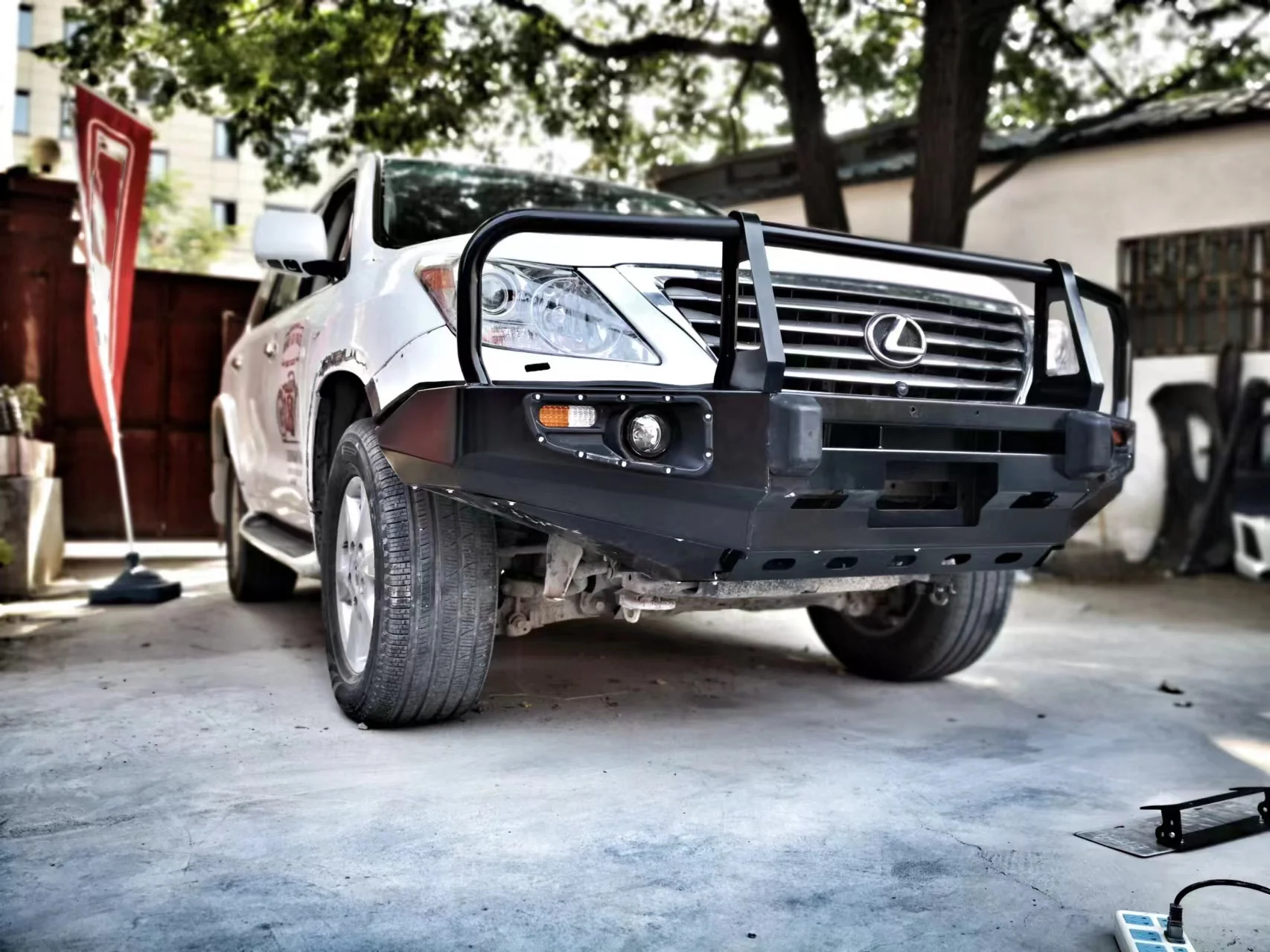 Good Quality Off Road Outsides Black Top Loop Front Bullbar for Lexue lx 2005-2014