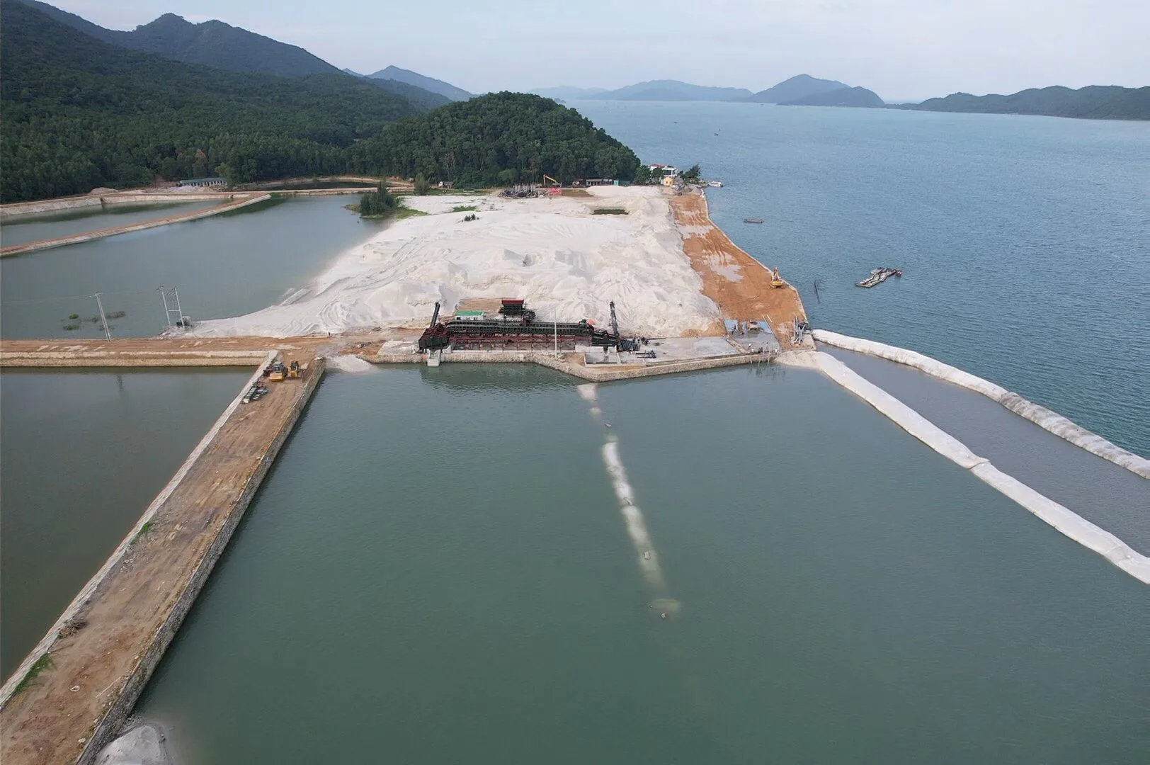 High quality sand Vietnam cheap price of silica sand for make water filter material for wells, industry and daily life