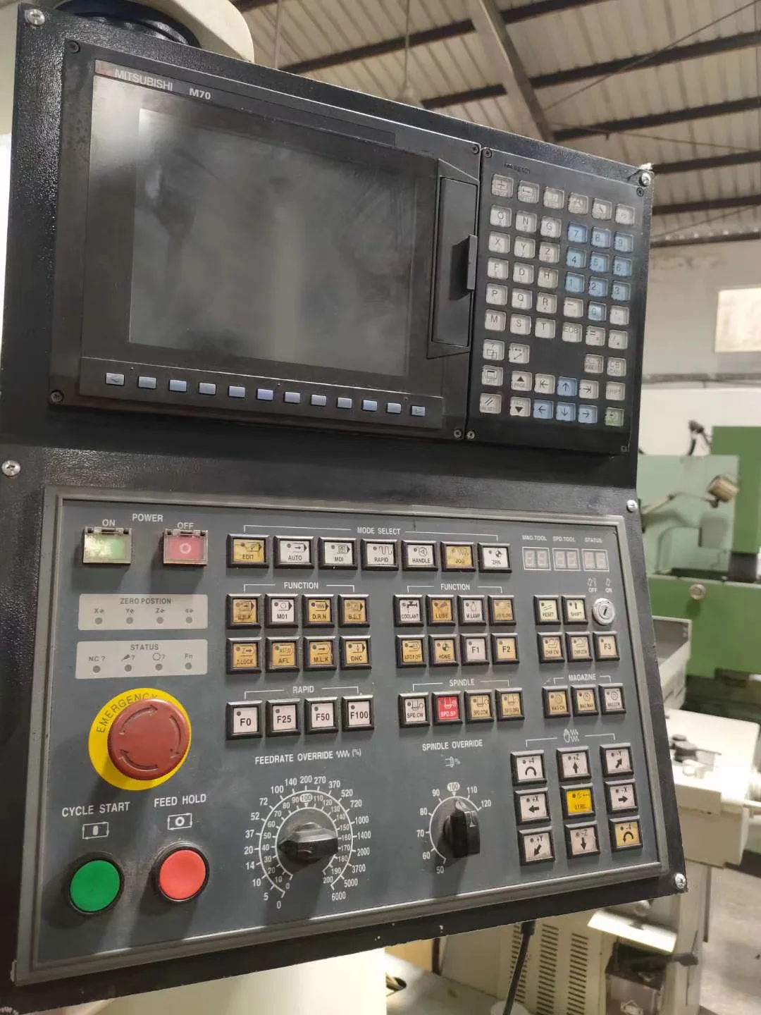 Используется в китайском стиле Тайвань станок с ЧПУ высокой точности CNC нарезание резьбы и фрезерный цифровым управлением V-6L