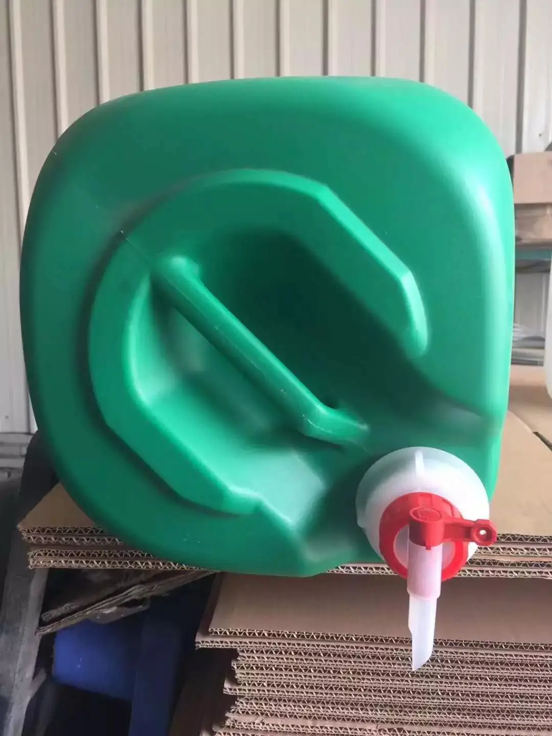 DIY Easy -to-operation and convenient chemical resistant  plastic catalyst and cleaner and lubricating oil split valve