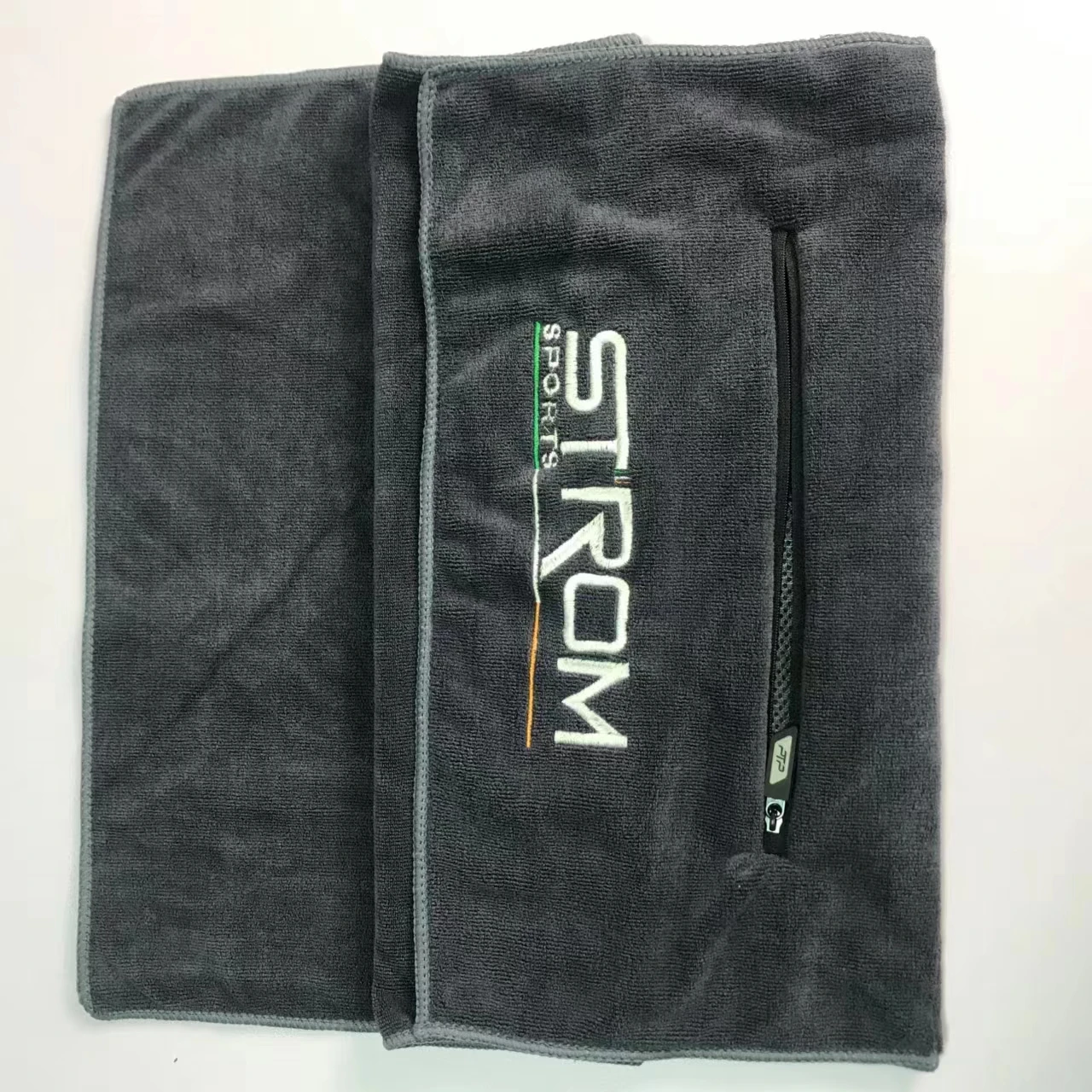 Fitness Towel 120 x 50 cm, Microfibre Sports Towel with Zip Pocket for Gym