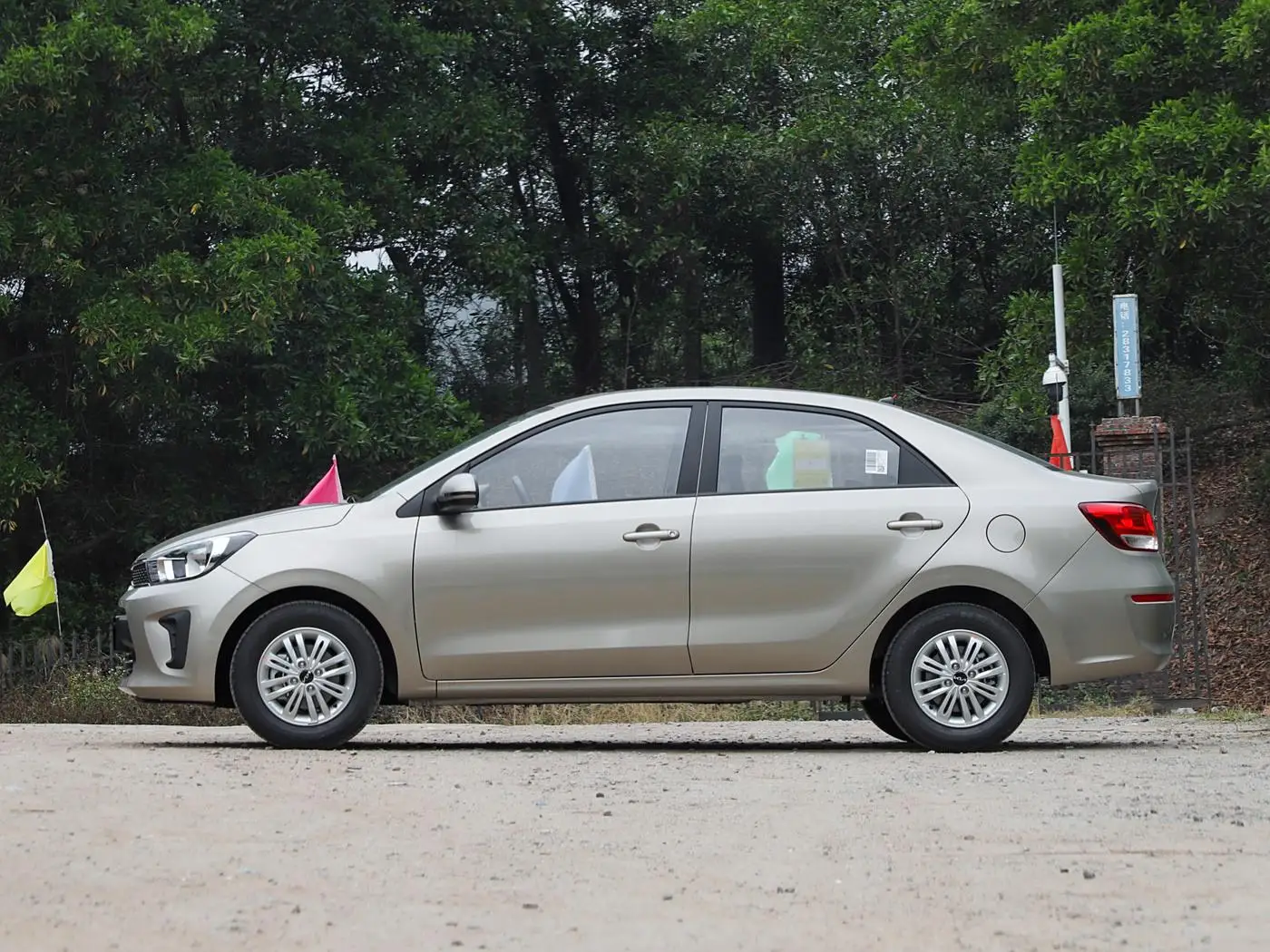 KIA Pegas 1.4L Gasoline Petrol Cheap Low Cost Sedan Chinese Car Motor FWD Small Car Automobile at Low Price Skyroof Automatic